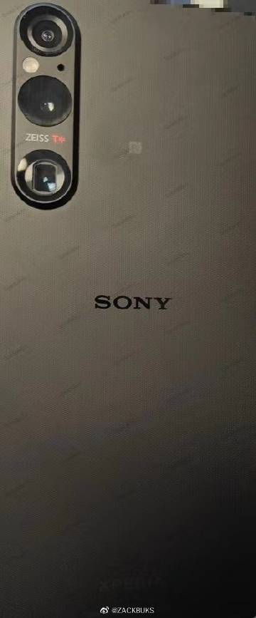 Die vermeintliche Rückseite des Sony Xperia 1 V