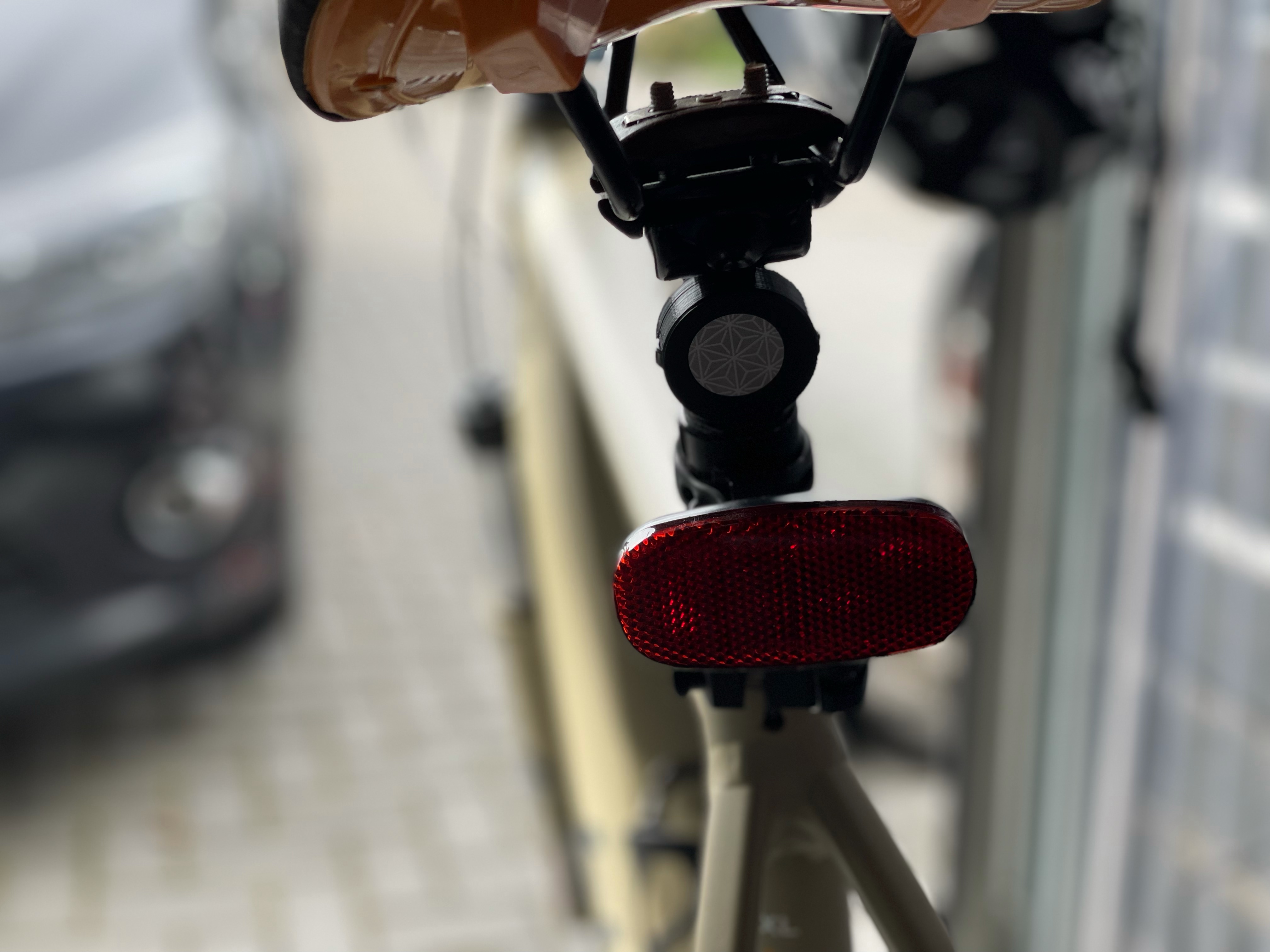 AirTag Fix montiert am E-Bike und parat zum Losfahren