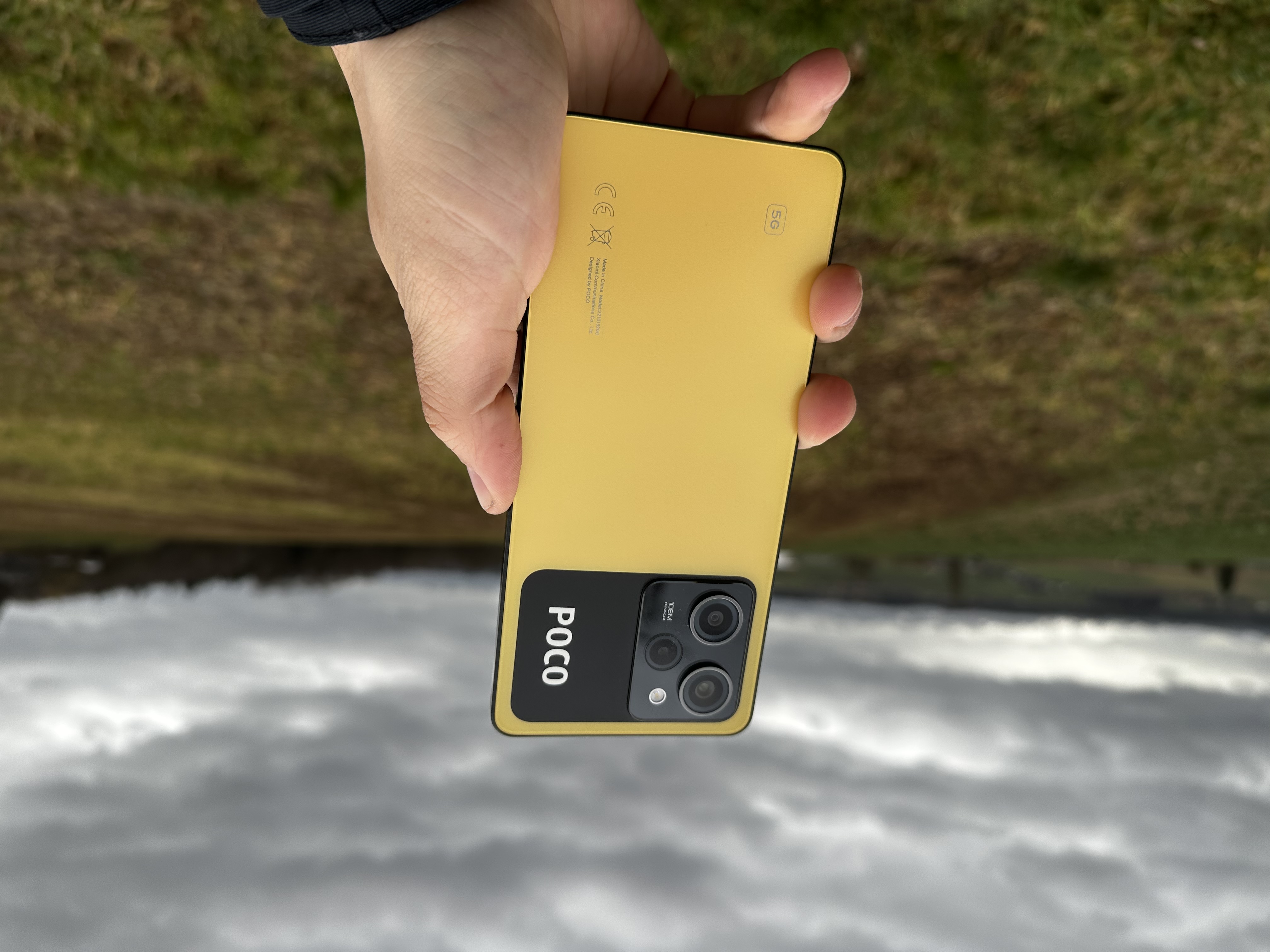Poco X5 Pro in Gelb
