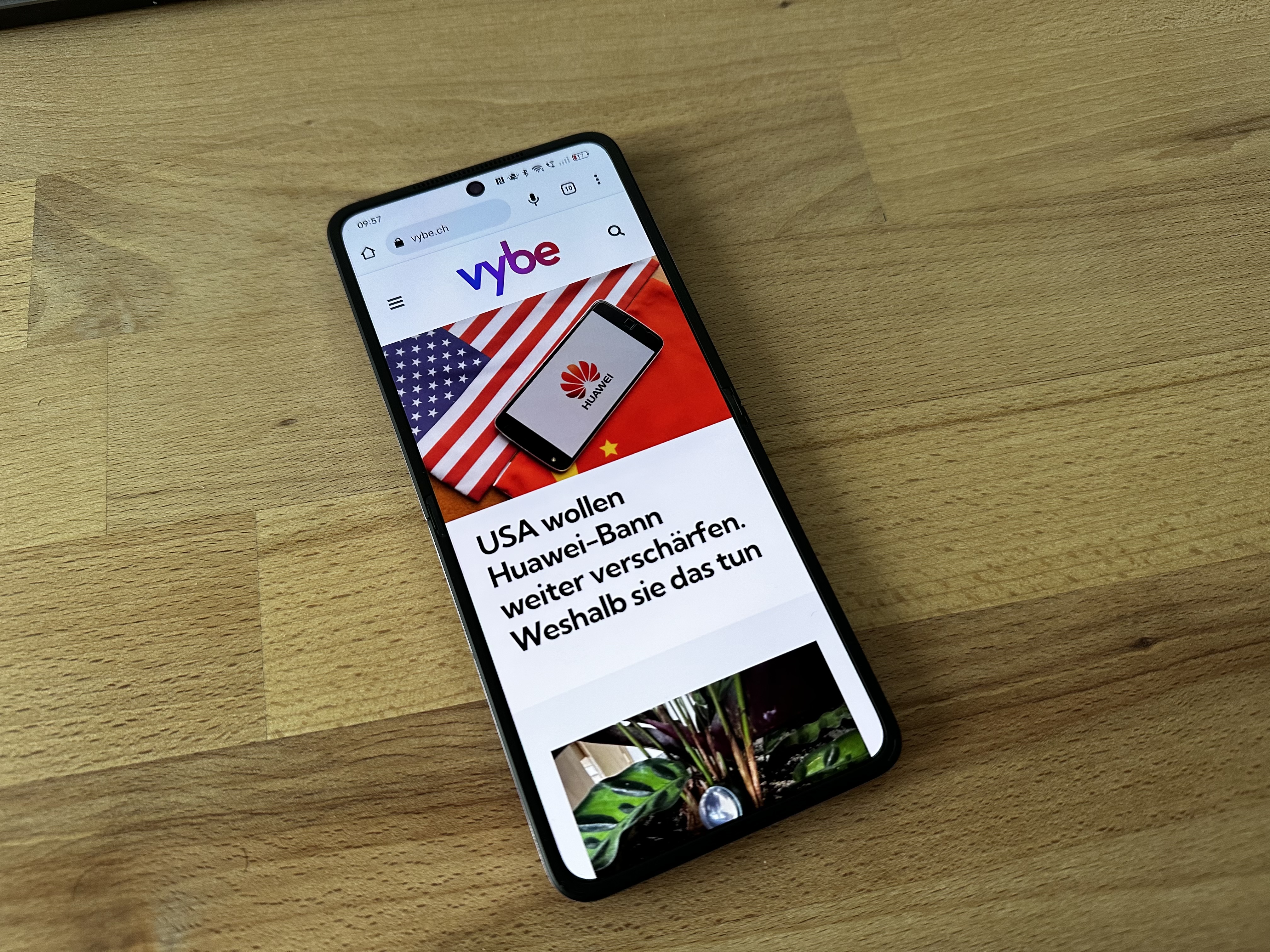 Oppo Find N2 Flip in geöffnetem Zustand