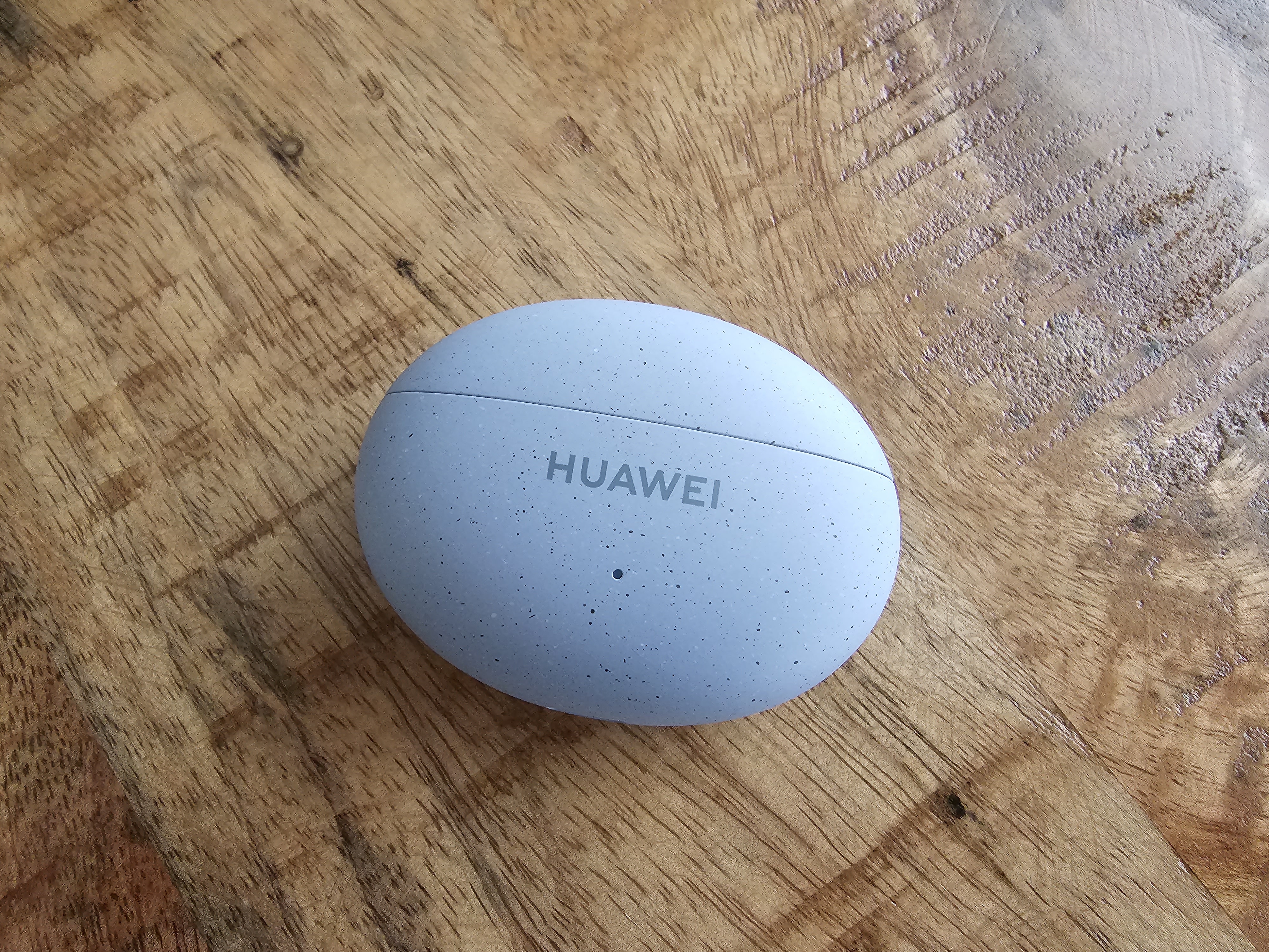 Huawei Freebuds 5i im Test: Aussehen und Handhabung.