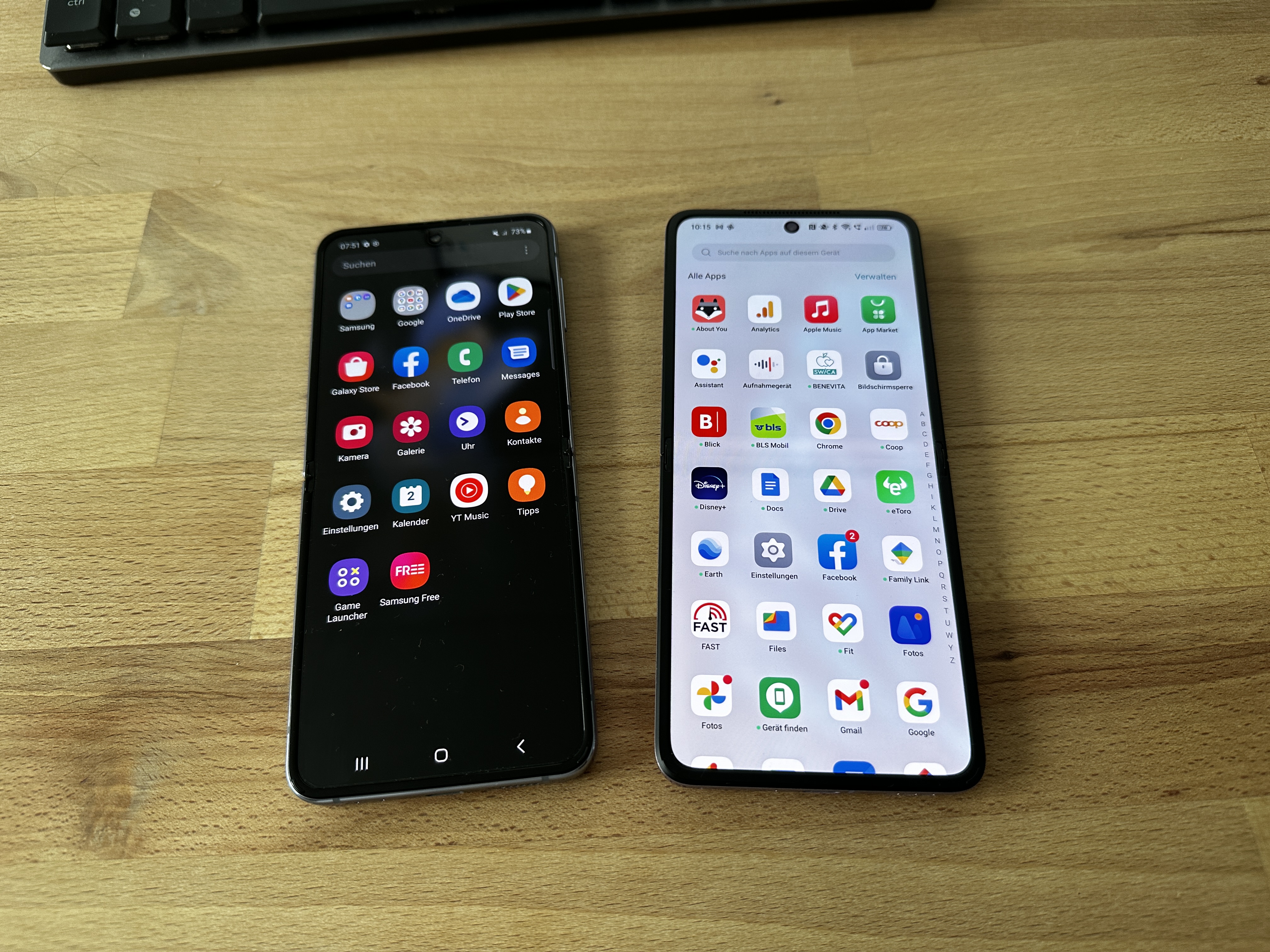 Samsung Galaxy Z Flip4 vs. Oppo Find N2 Flip 8