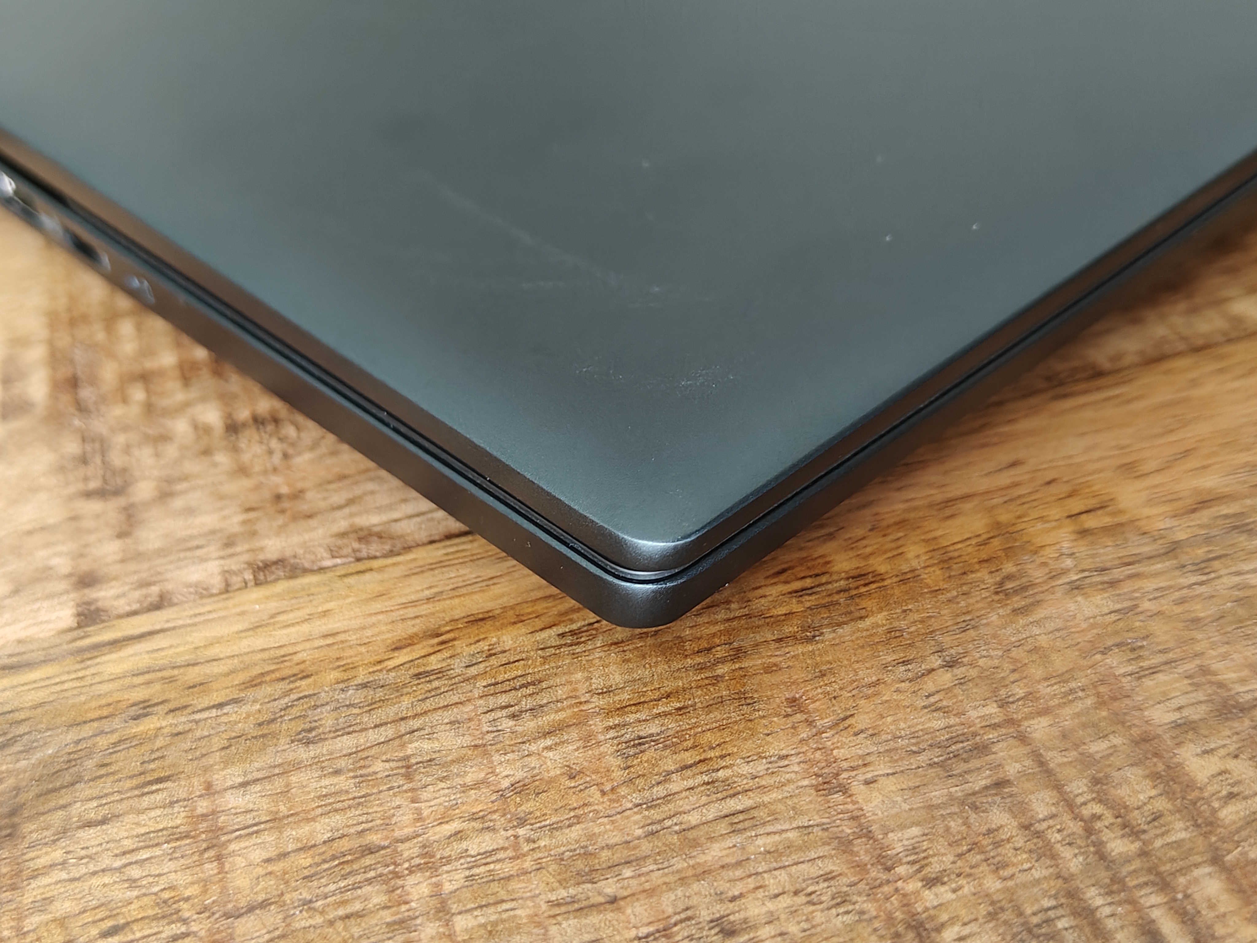 Dell Inspirion 16 Plus 7620 Test: Design und Aussehen.