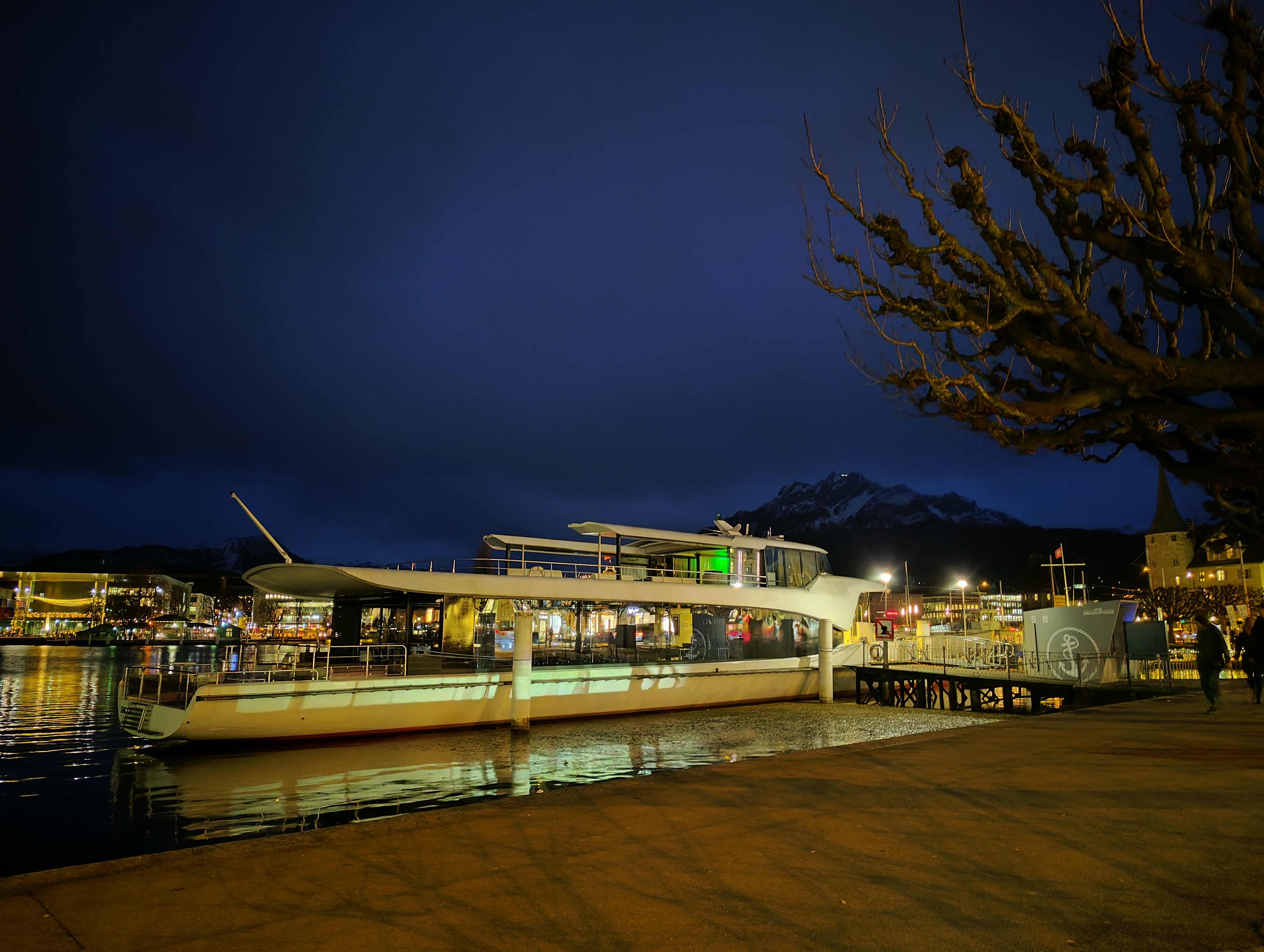 Beispielfoto mit der Kamera des Nokia X30 im Nachtmodus.