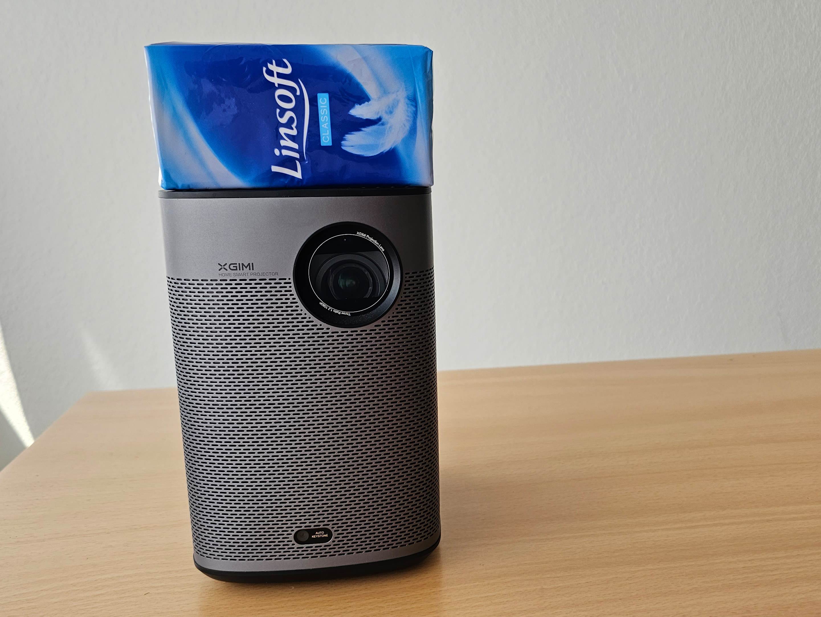 Der XGIMI Halo+: Ein handlicher Projektor, der ein gutes Allround-Package bietet.