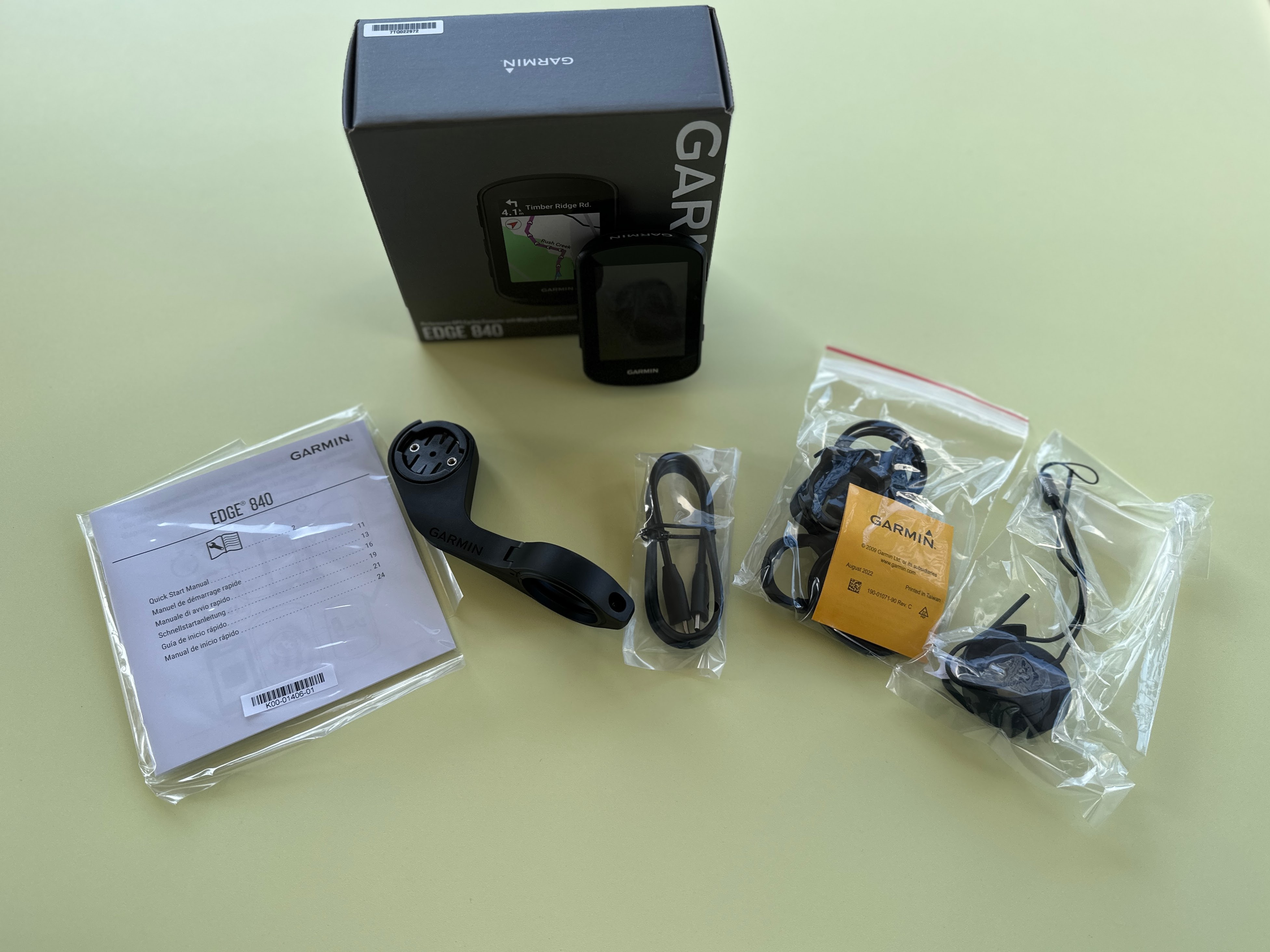 Alles dabei, was für die Nutzung des Garmin Edge 840 notwendig ist