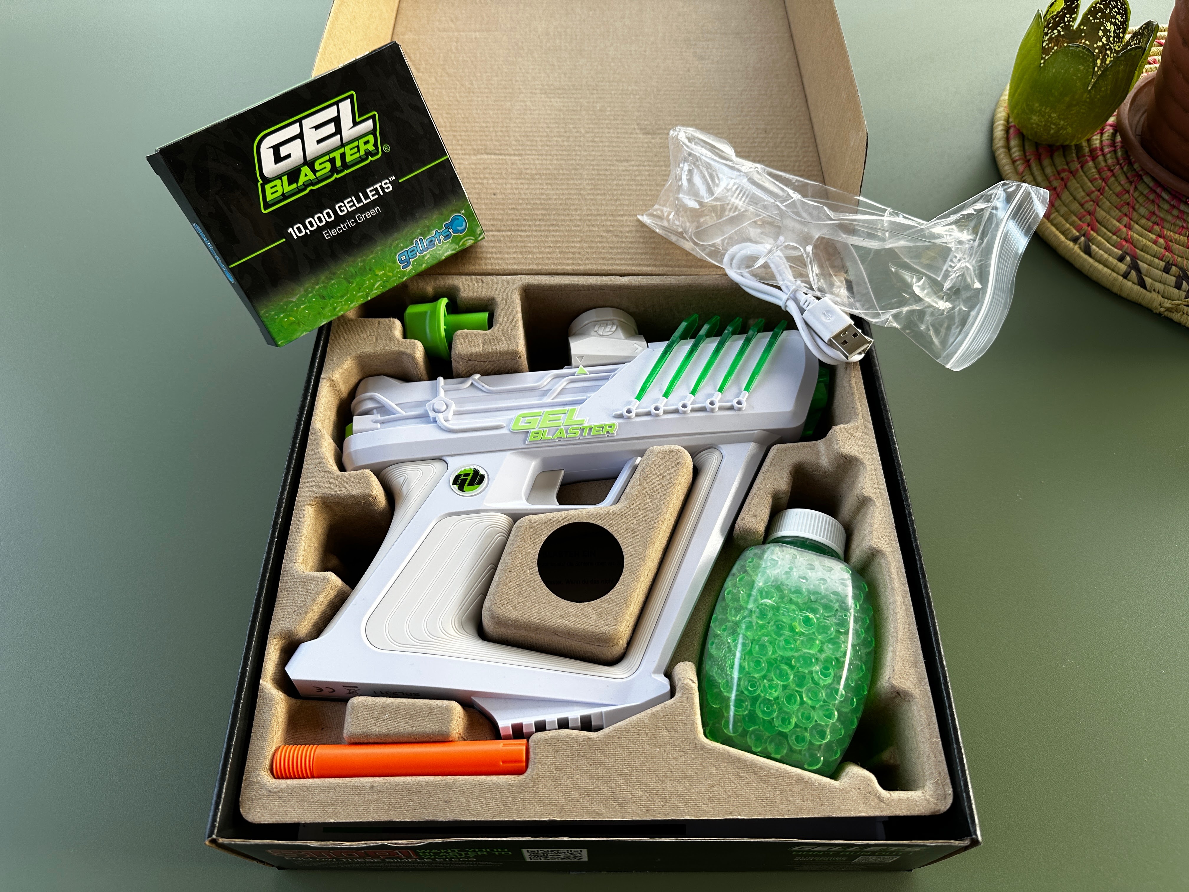 Der Lieferumfang des Gel Blaster Surge