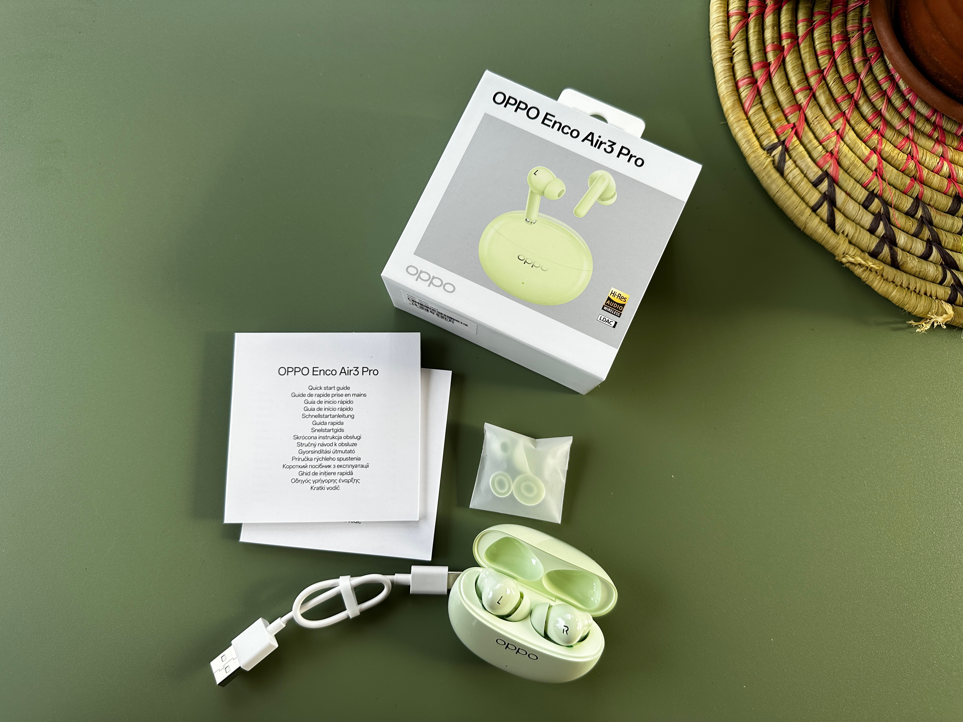 Der Lieferumfang der Oppo Enco Air3 Pro