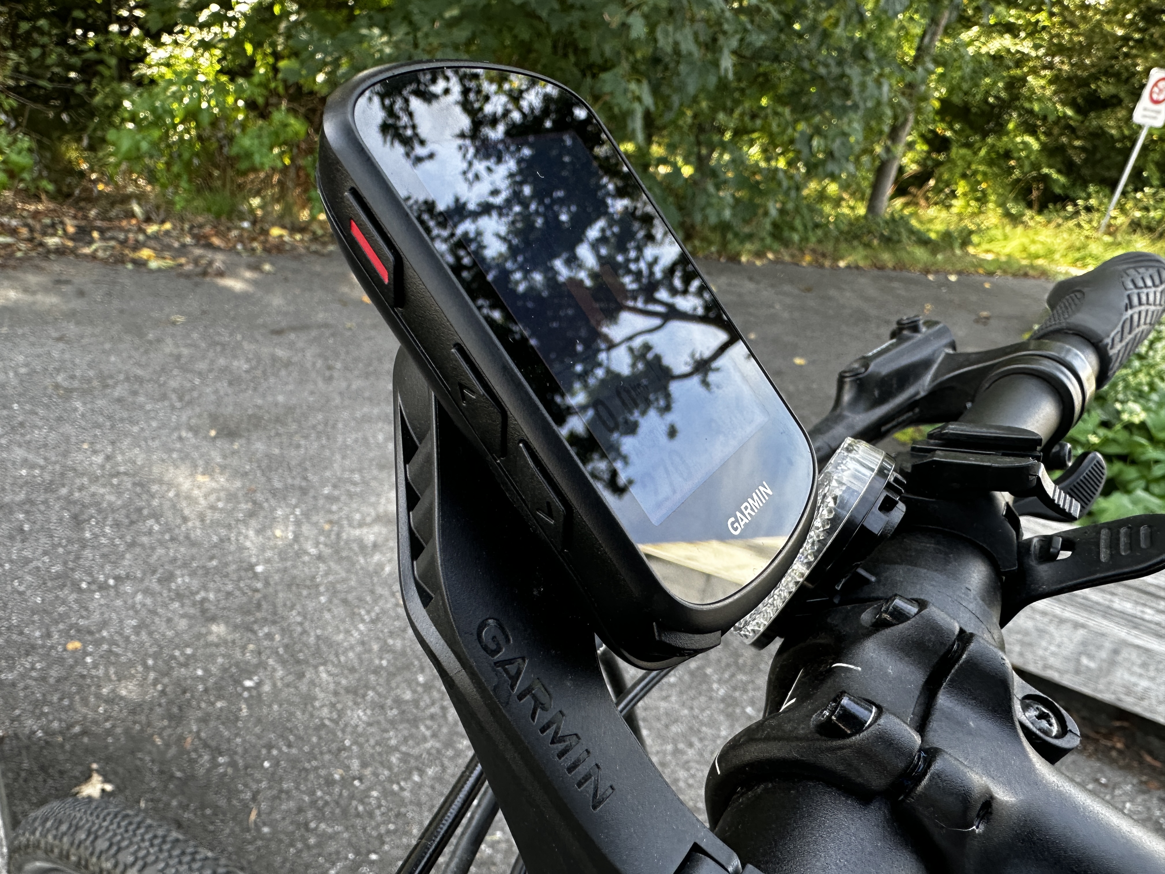 Die Kombination aus physischen Tasten und Touchscreen ist gut gelungen