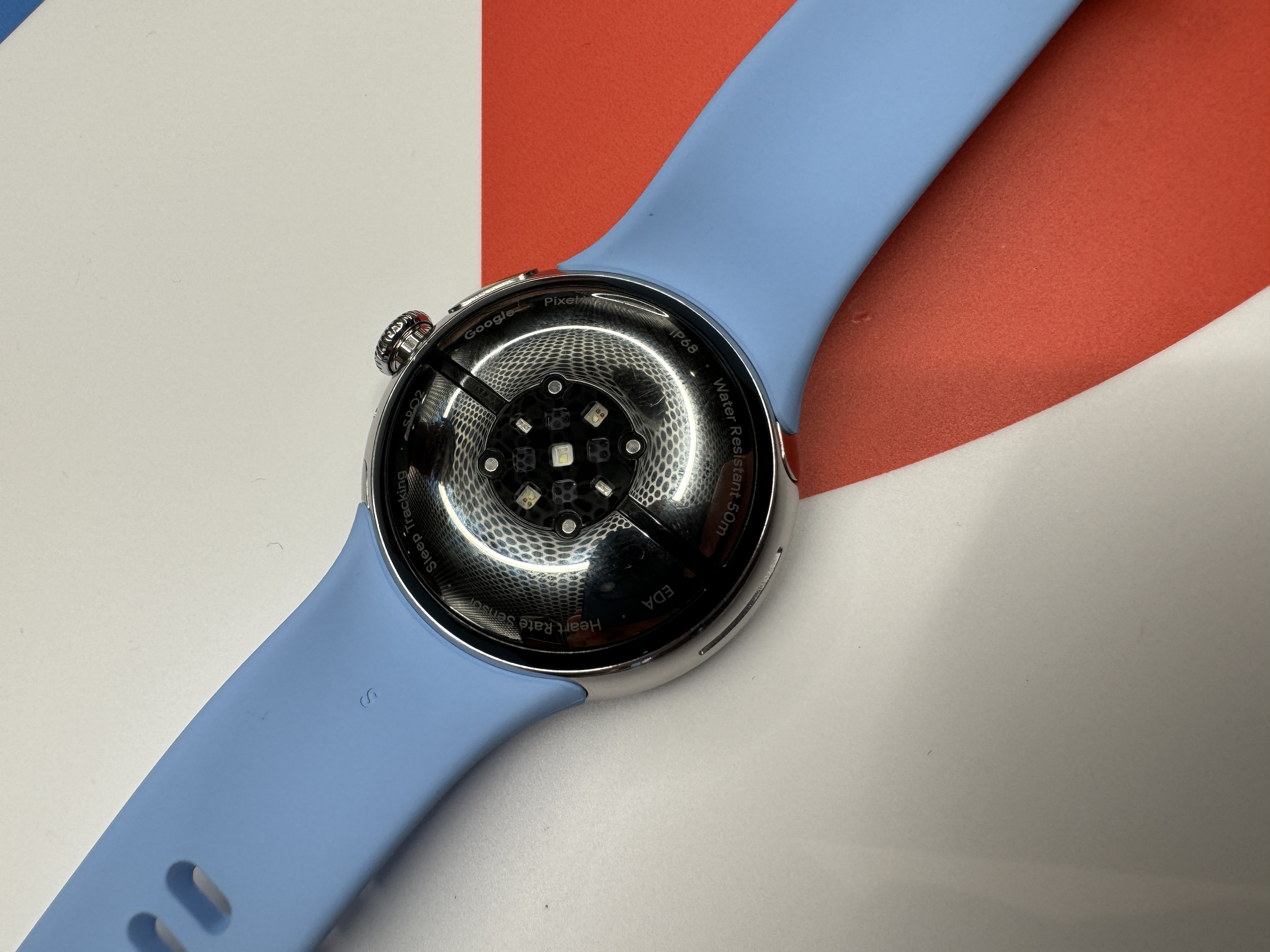 Die Pixel Watch 2 Rückseite.