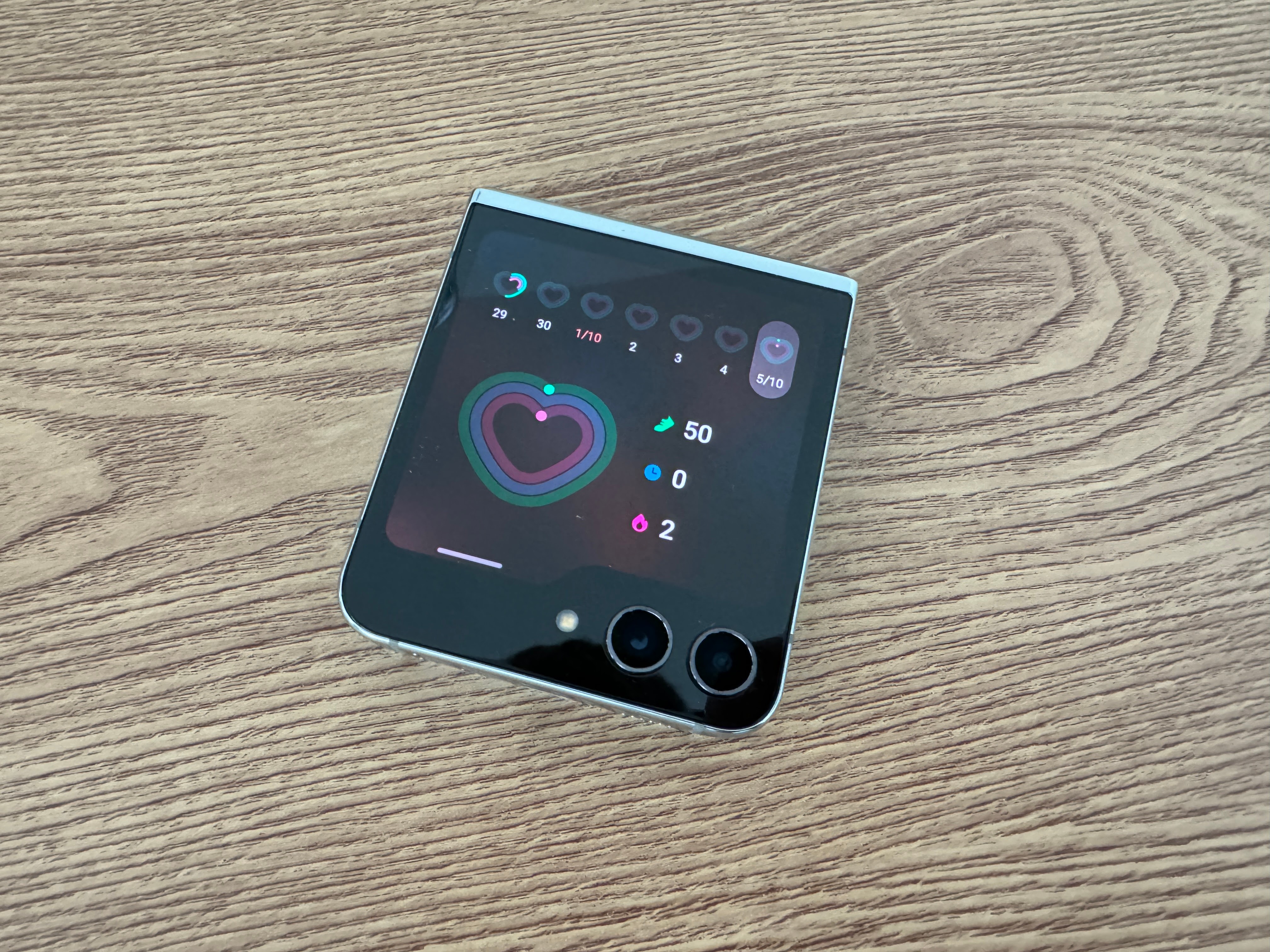 Samsung Galaxy Z Flip 5 Test: Frontdisplay mit Fitness.