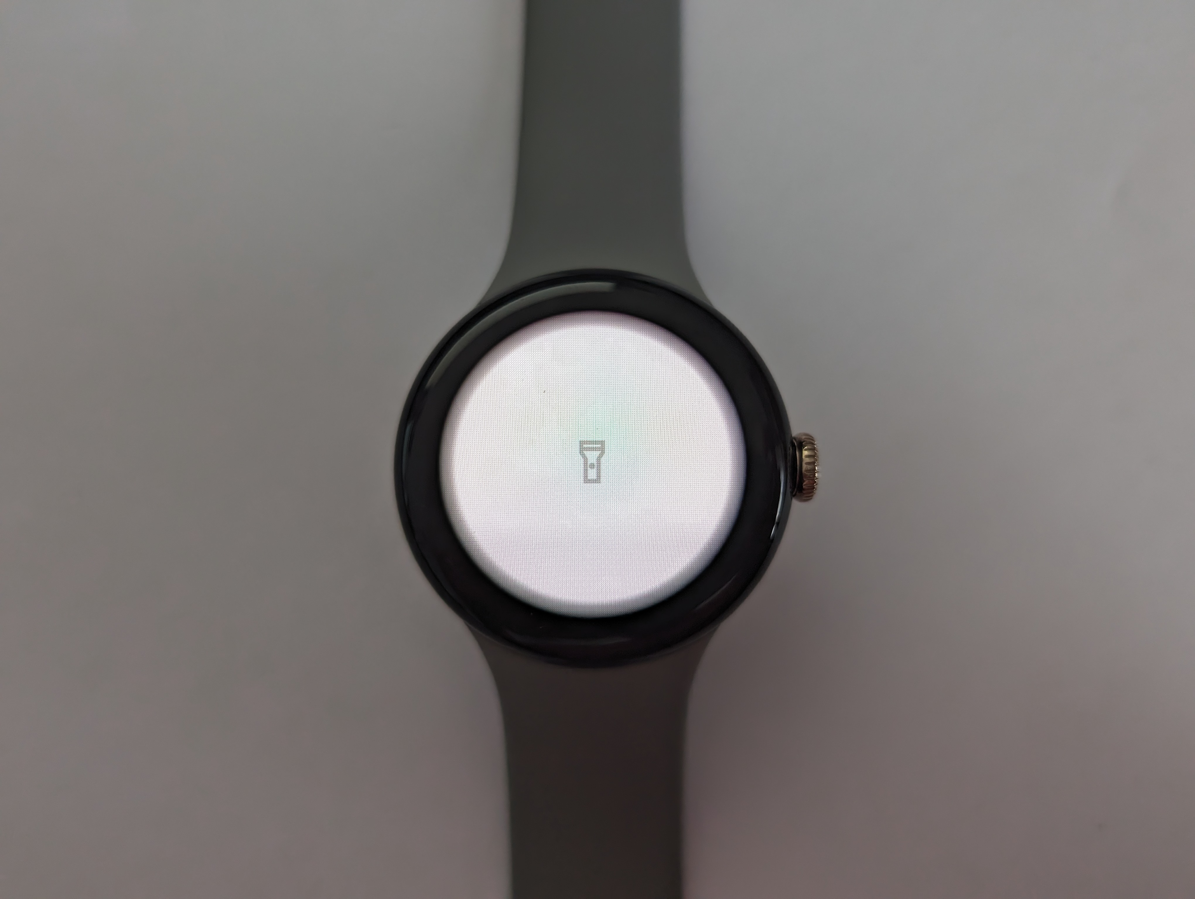 Nach wie vor gibt es viel Rand rundum das Display, wobei Google diesen Umstand recht gut kaschiert 