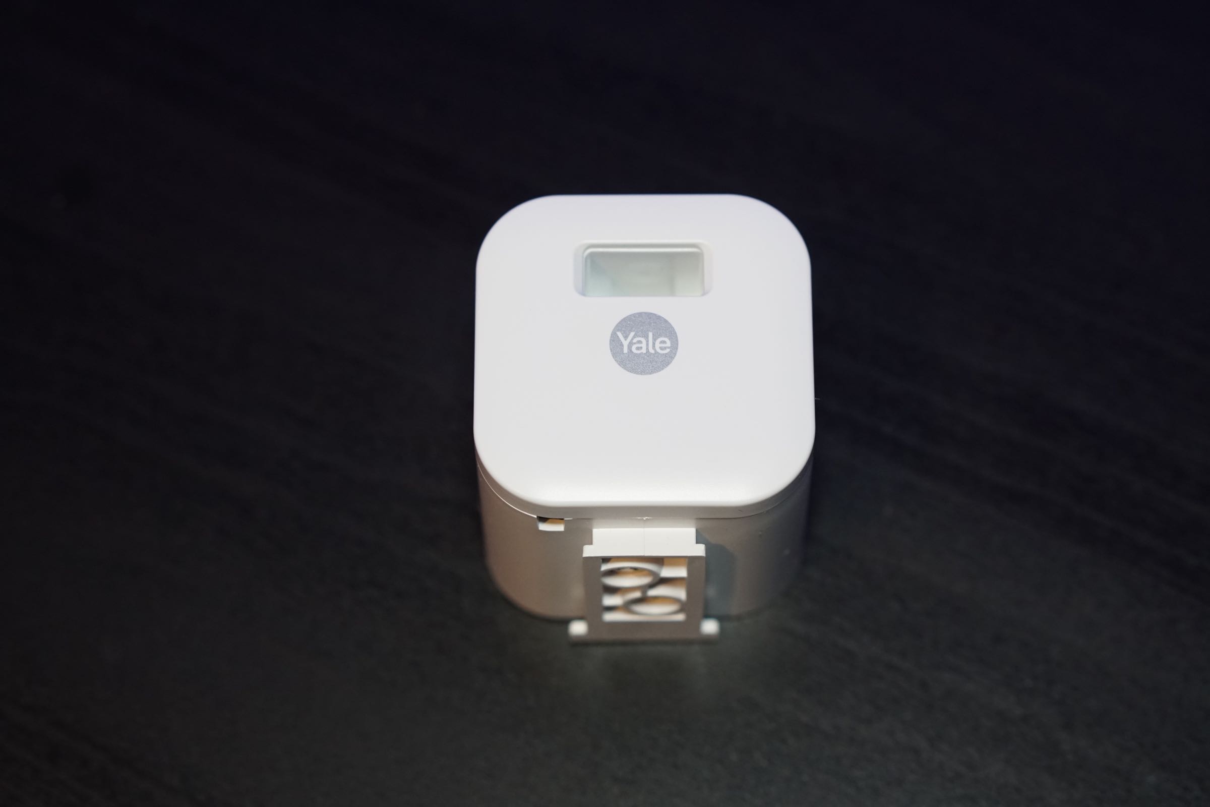 Das Yale Smart Cabinet Lock.