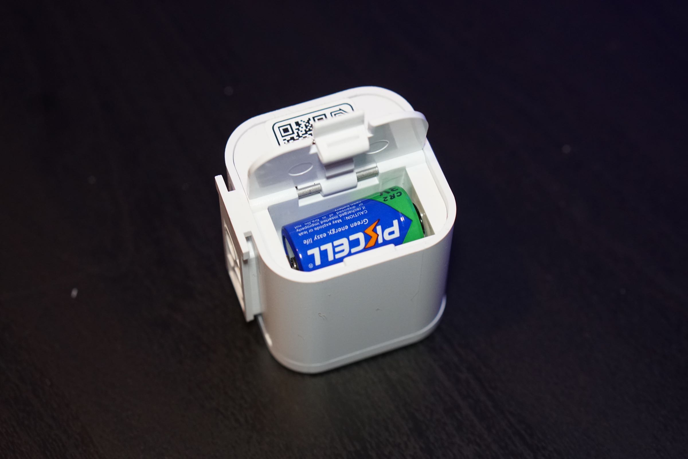 Die verbaute Batterie des Yale Smart Cabinet Locks.