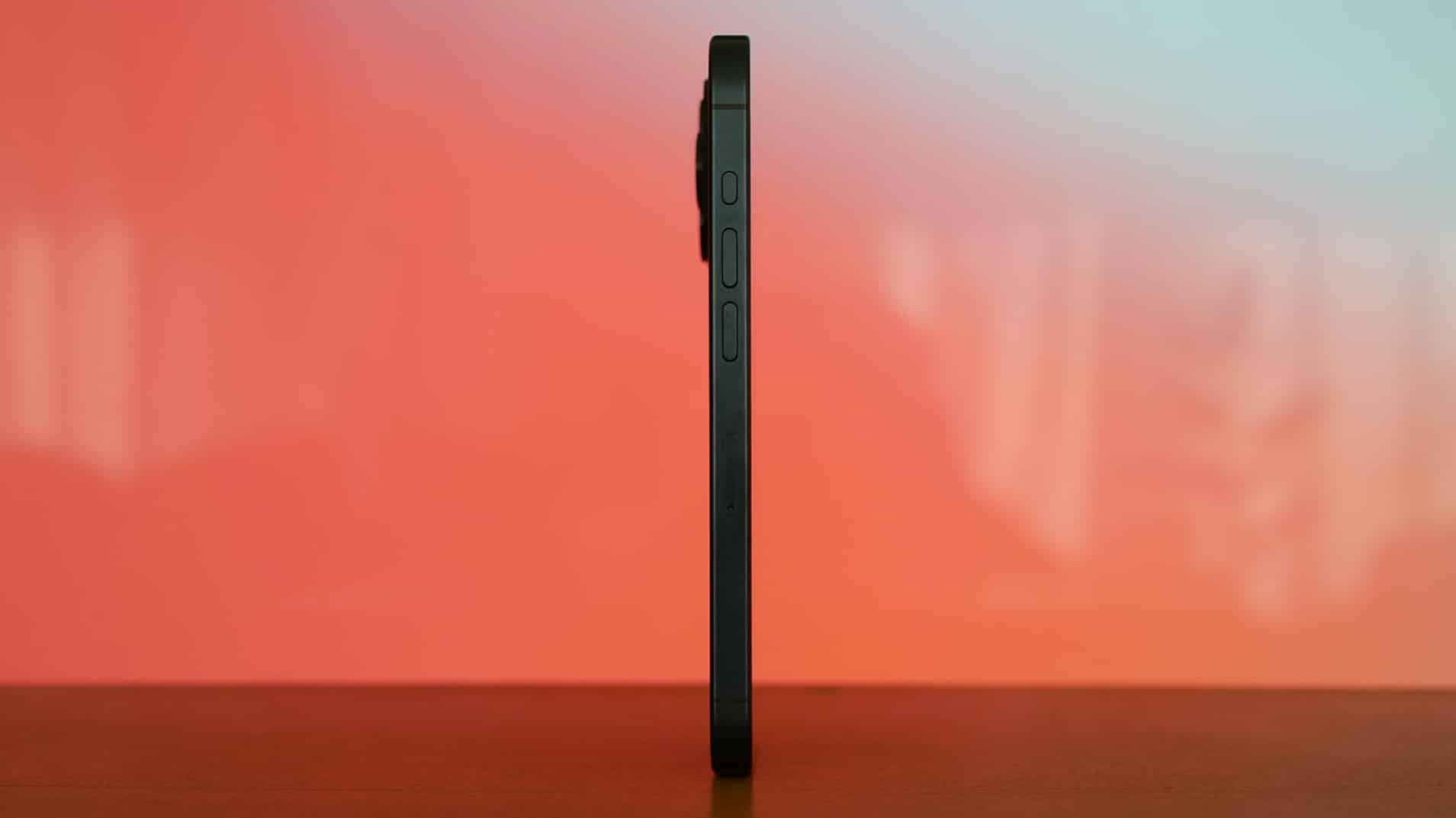 Apple iPhone 15 Pro im Test. Handhabung und Form.