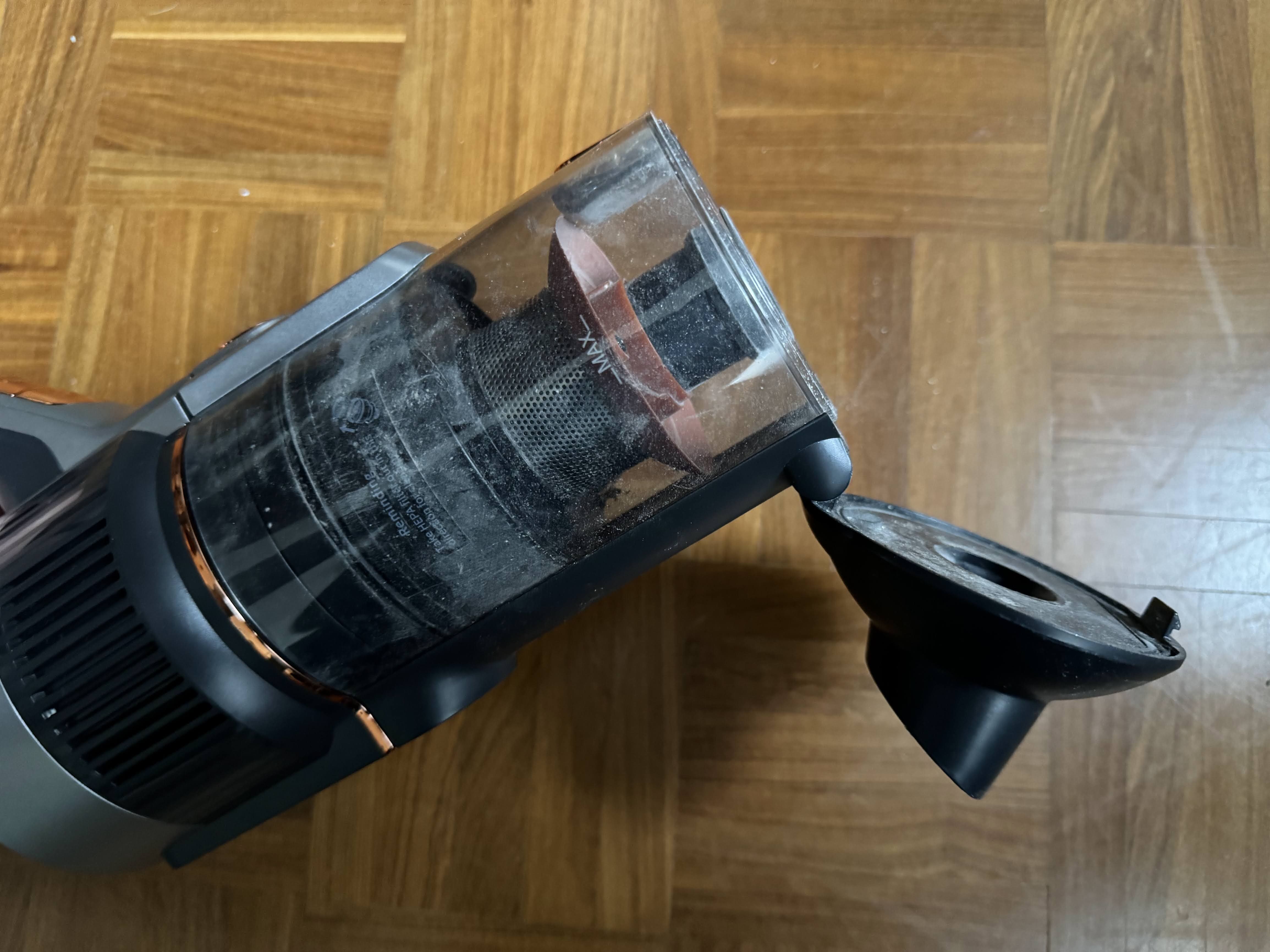 Jimmy HW10 Pro im Test: Der Schmutzbehälter mit Filter.