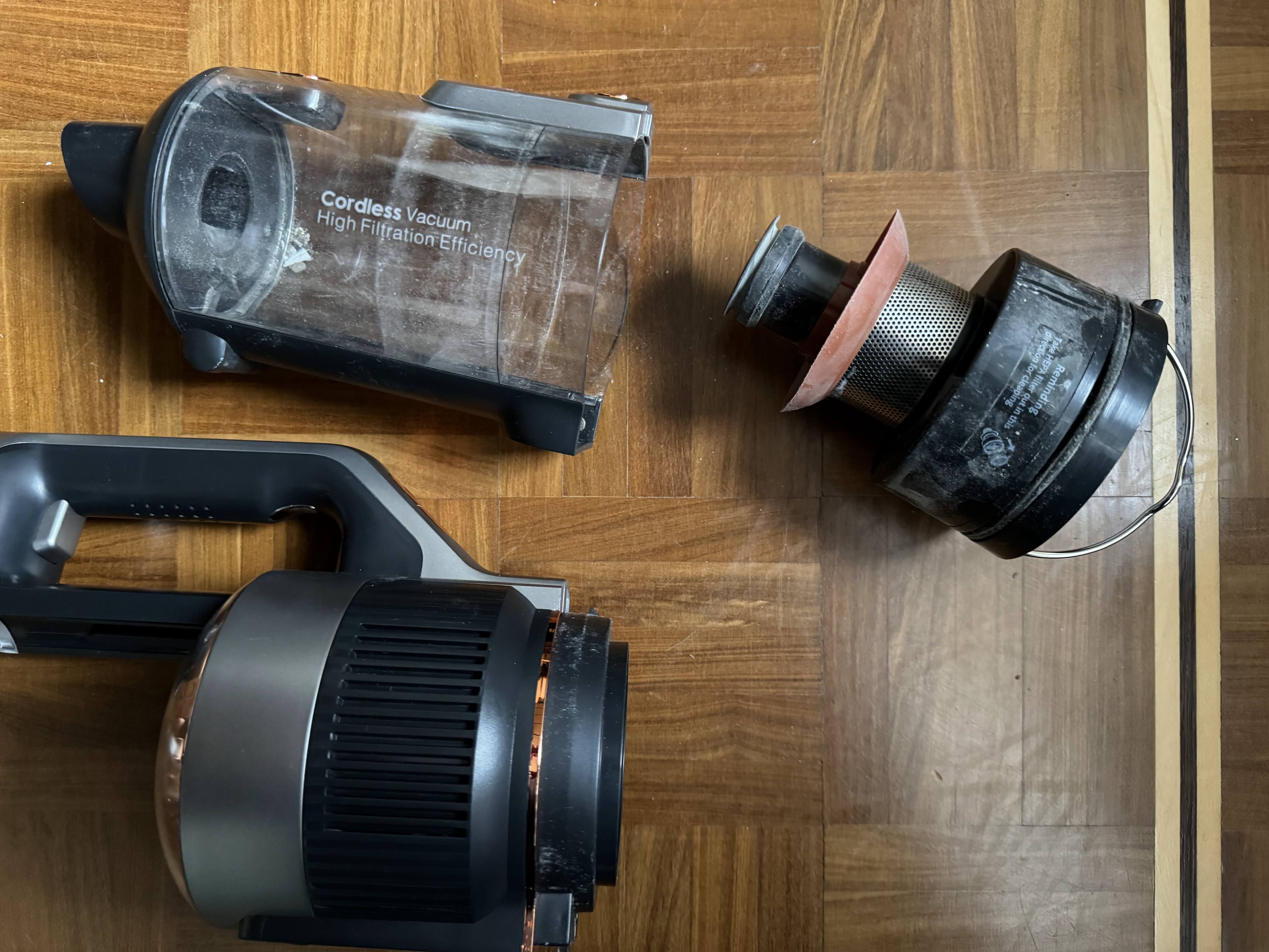 Jimmy HW10 Pro im Test: Der Schmutzbehälter zerlegt.