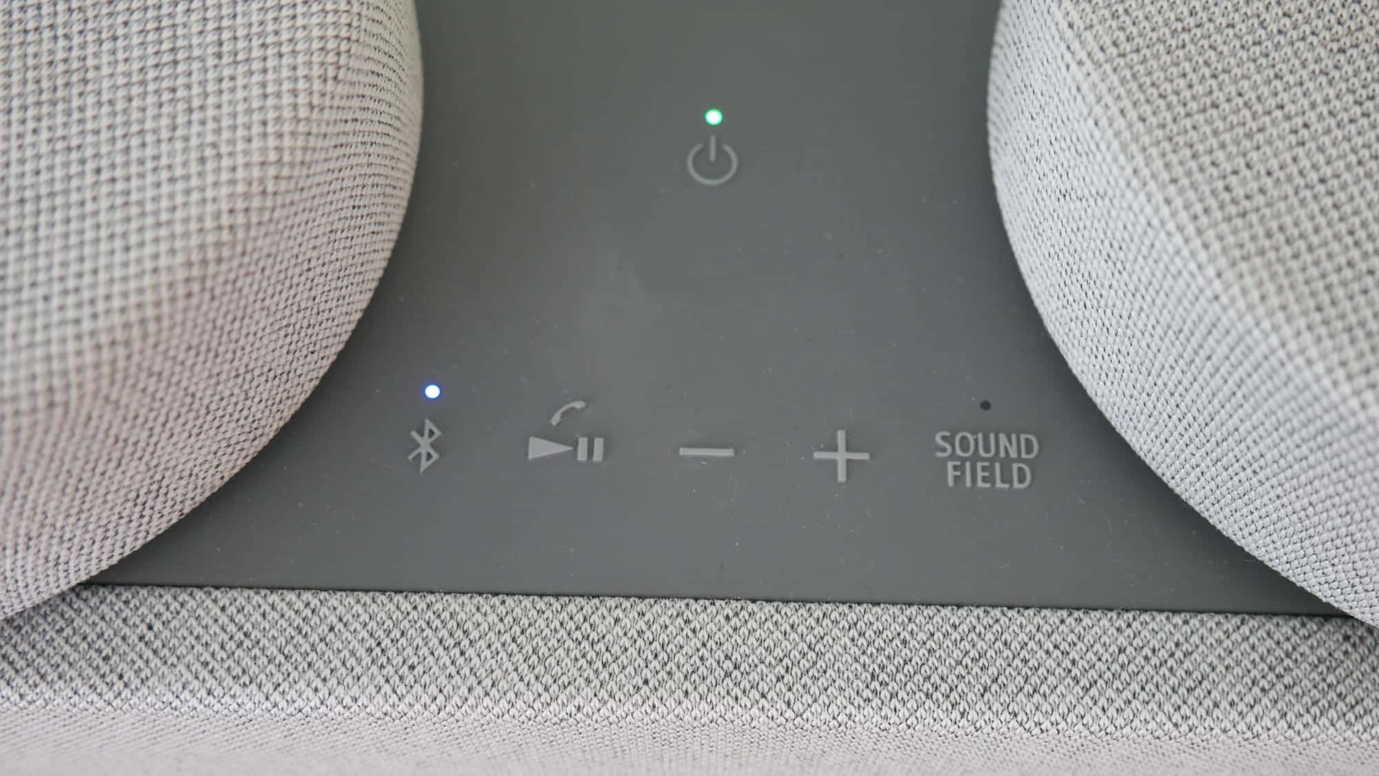 Sony HT-AX7 im Test. Steuerung und Verbindung sind easy.