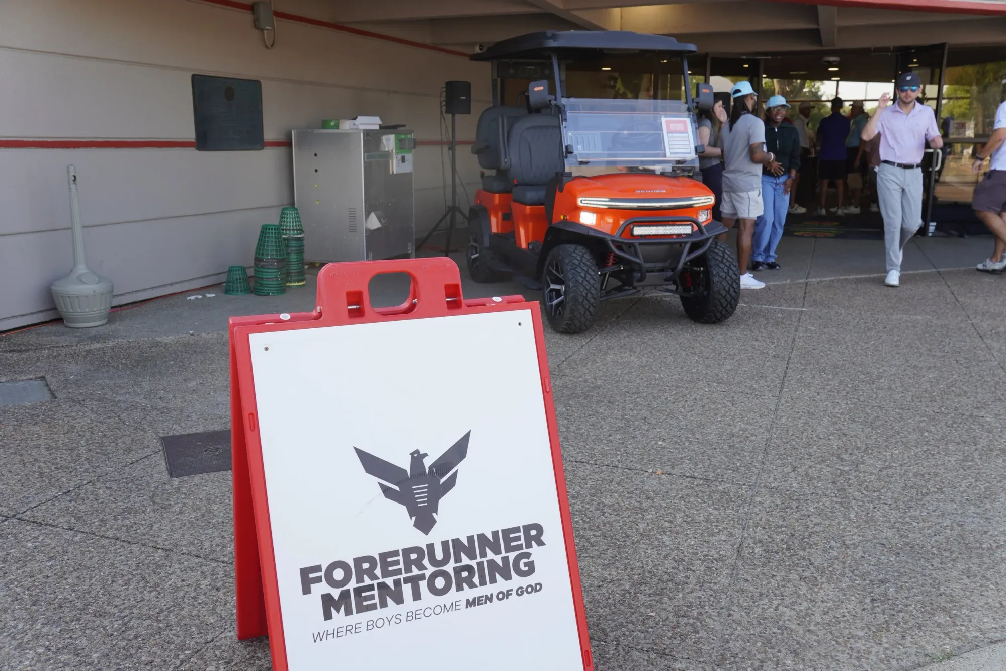 Denago EV Teams Up with Forerunner Mentoring for Charity Golf Tournament