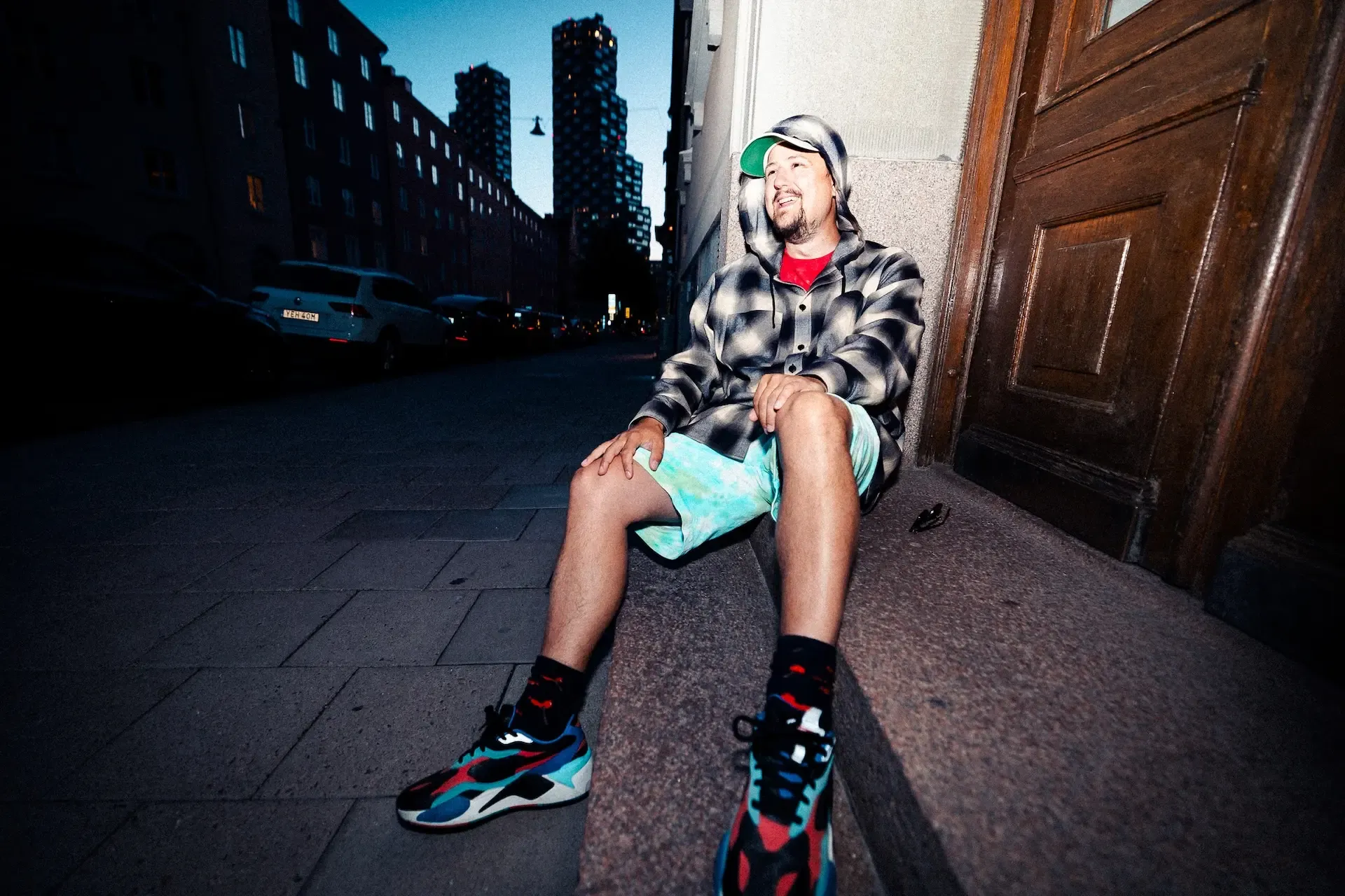 Lukas Got Lucky sitting down in Stockholm 