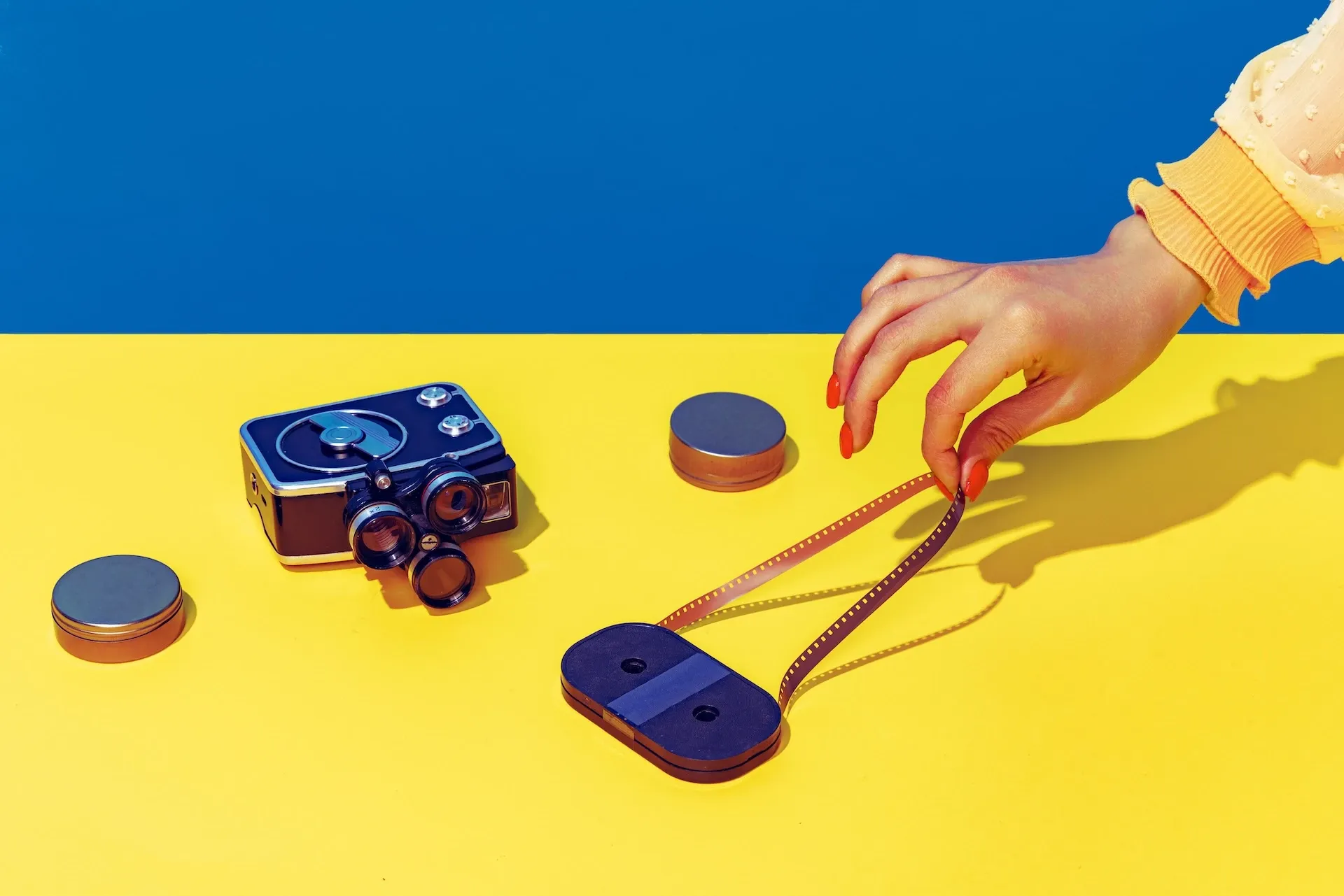 Arranging objects on a table 