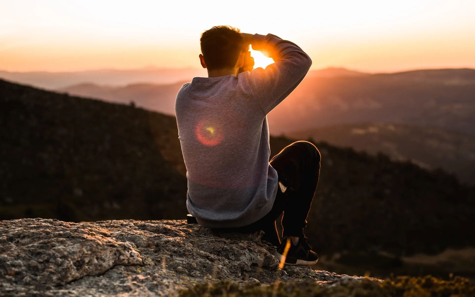 What is lens flare & how can I use it in Photoshop?