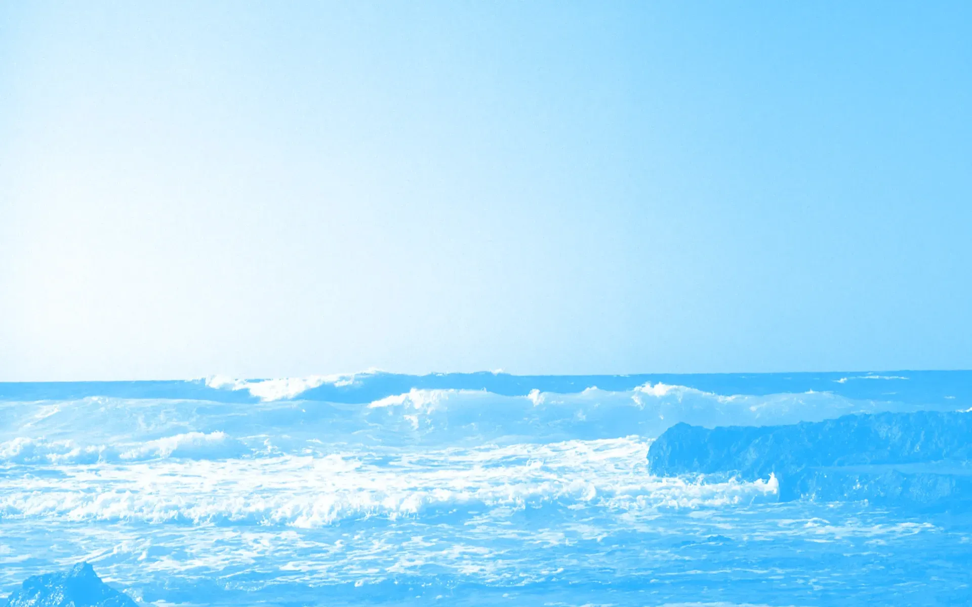 Waves crashing on the beach