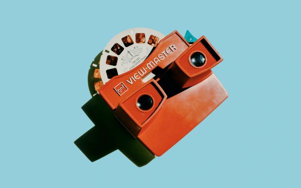 An old-school View-master device