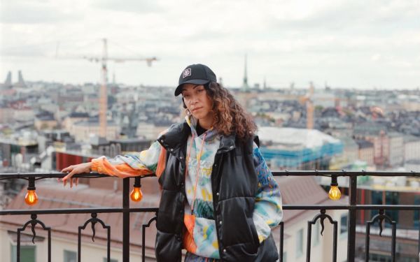 Janset in front of a London skyline