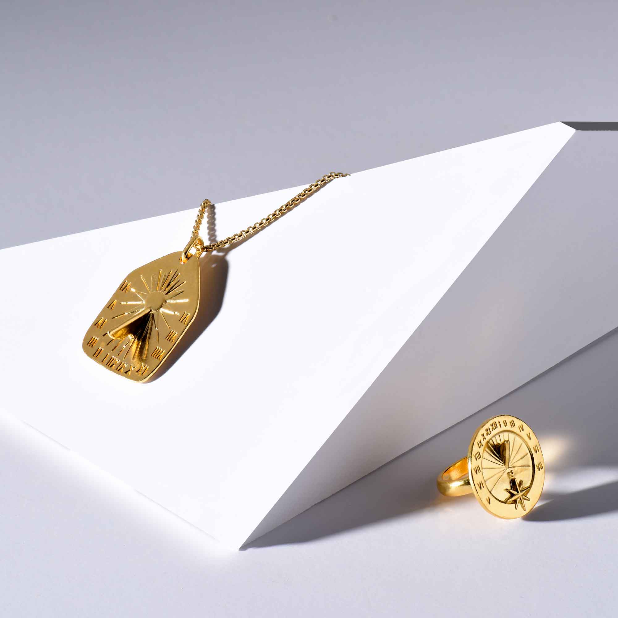 Sundial_Ring_gold