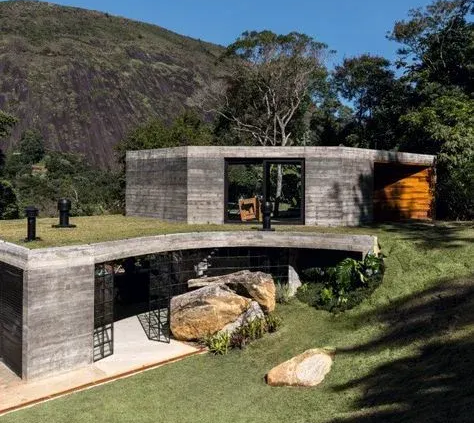 The Modern Mountain Retreat
