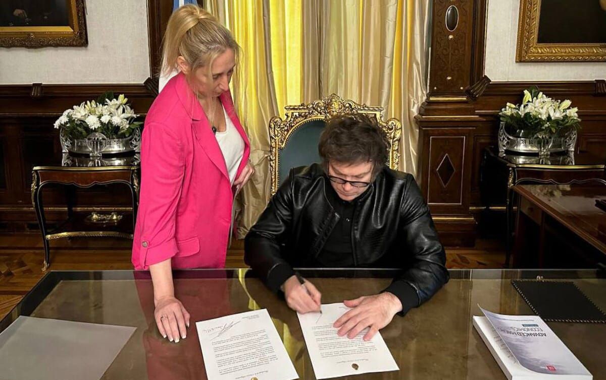Argentina's Milei Faces Fraud Charges, Impeachment Calls After Failed Memecoin Launch