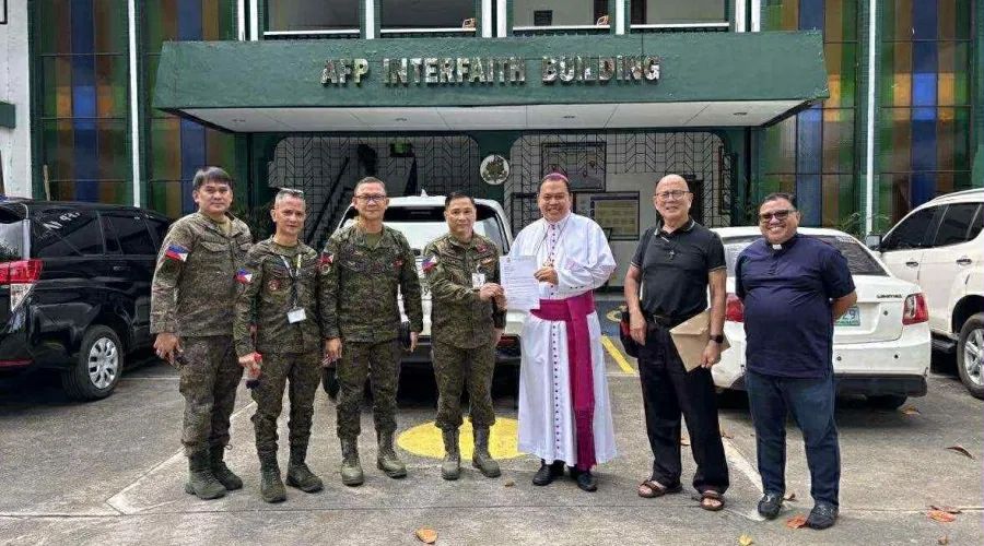 PHILIPPINES CATHOLIC BISHOPS WARN MILITARY AGAINST UNDERMINING PRESIDENT MARCOS