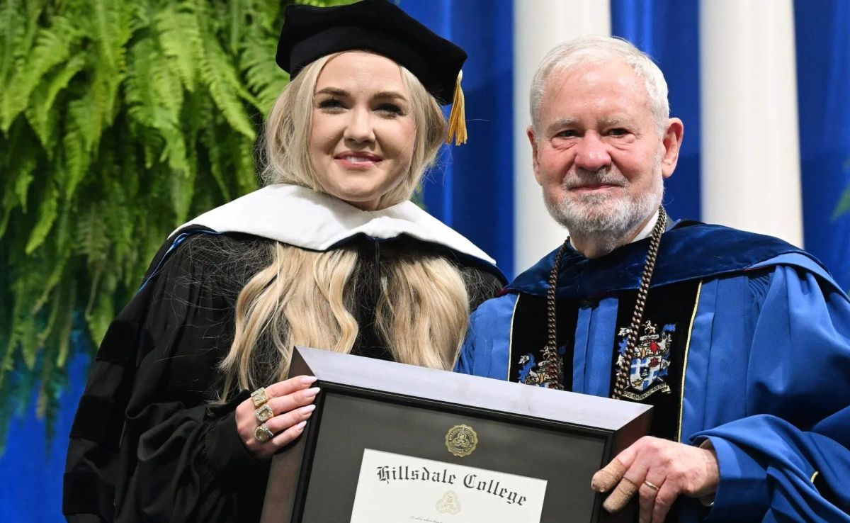 Erika Kirk Tells Hillsdale Grads to Live Rightly in Powerful Commencement Honouring Her Late Husband Charlie