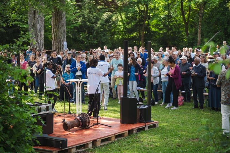 3,000 Visitors and Multilingual Worship: German Missions Society DMG Marks 75 Years