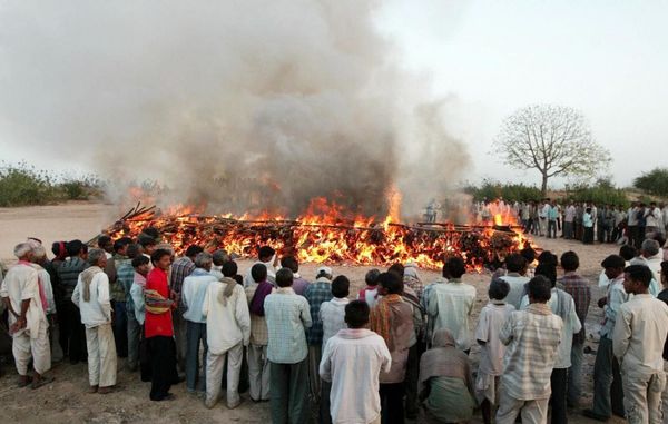 HINDU EXTREMISTS CHASE CHRISTIAN FUNERAL 200 KILOMETERS TO PREVENT BURIAL