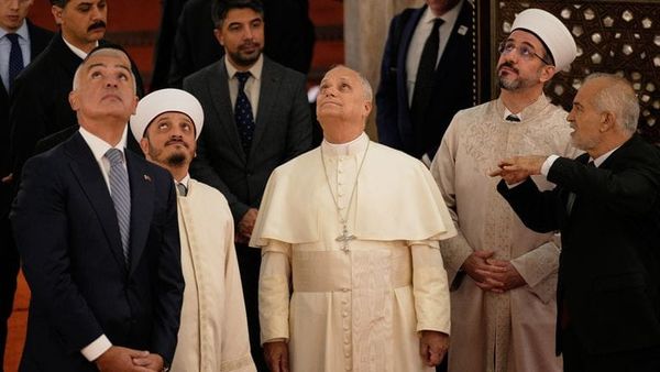 POPE LEO XIV VISITS HAGIA SOFIA IN ISTANBUL AS GESTURE OF "INTERFAITH RESPECT"