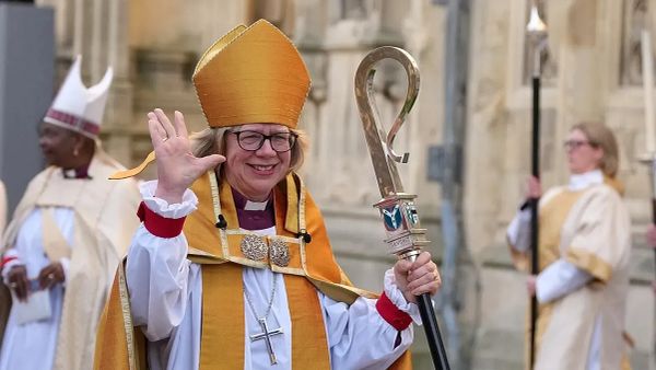 Archbishop of Canterbury Sarah Mullally Pledges Solidarity With Britains Jews After Wave of Antisemitic Attacks