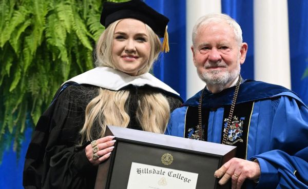 Erika Kirk Tells Hillsdale Grads to Live Rightly in Powerful Commencement Honouring Her Late Husband Charlie