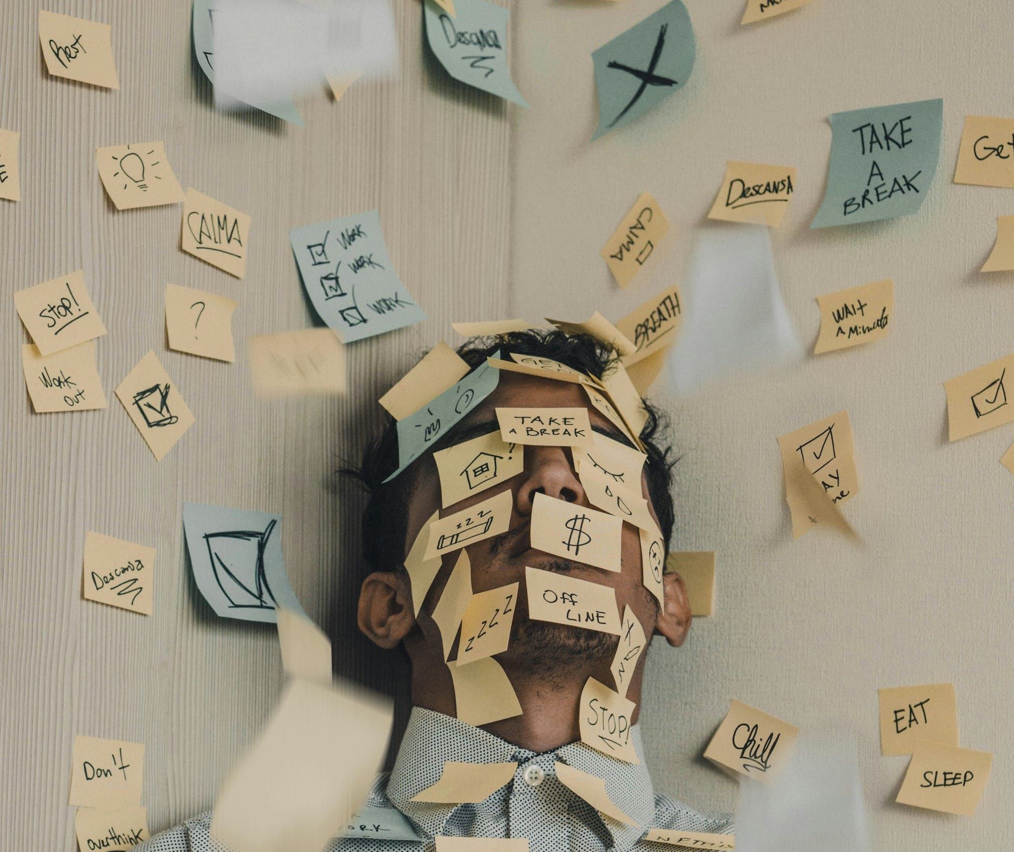 Post Its On head symbolising stress.  Stress affecting weight loss.