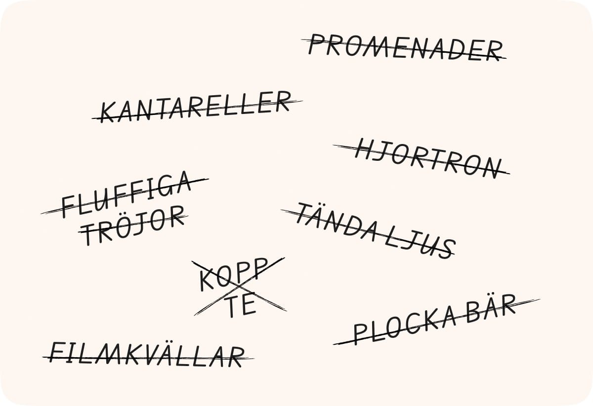 Handskrivna höstaktiviteter som promenader, kantareller, filmkvällar och kopp te – överstrukna