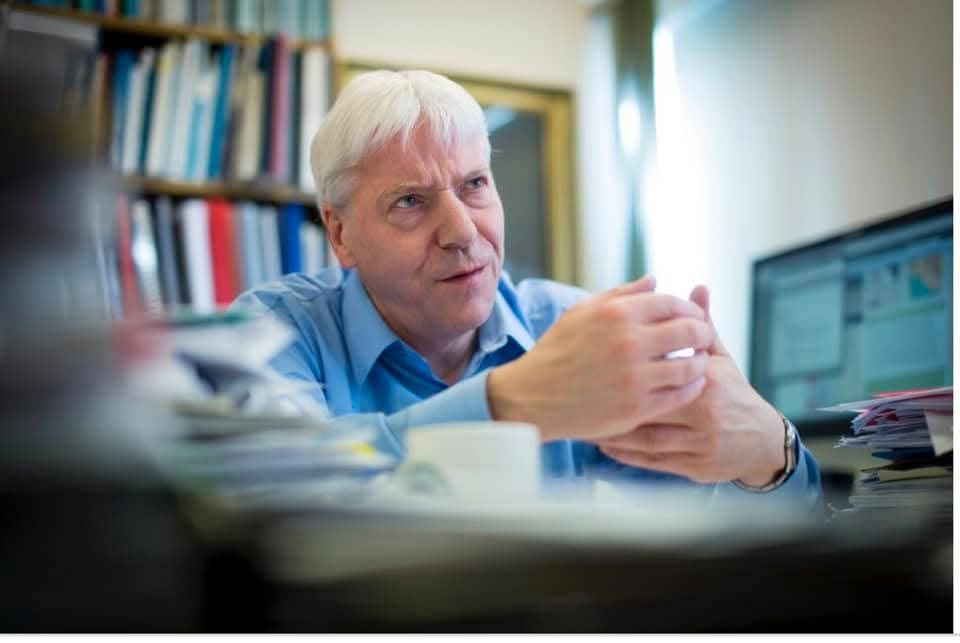 Prófessor á gapastokk: Þegar hagfræðin víkur fyrir blekkingum
