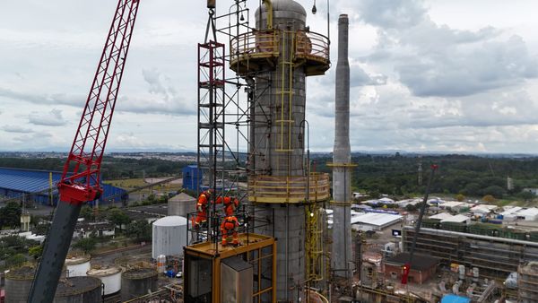 Elevador cremalheira: por que ele virou padrão nas paradas industriais de grande porte