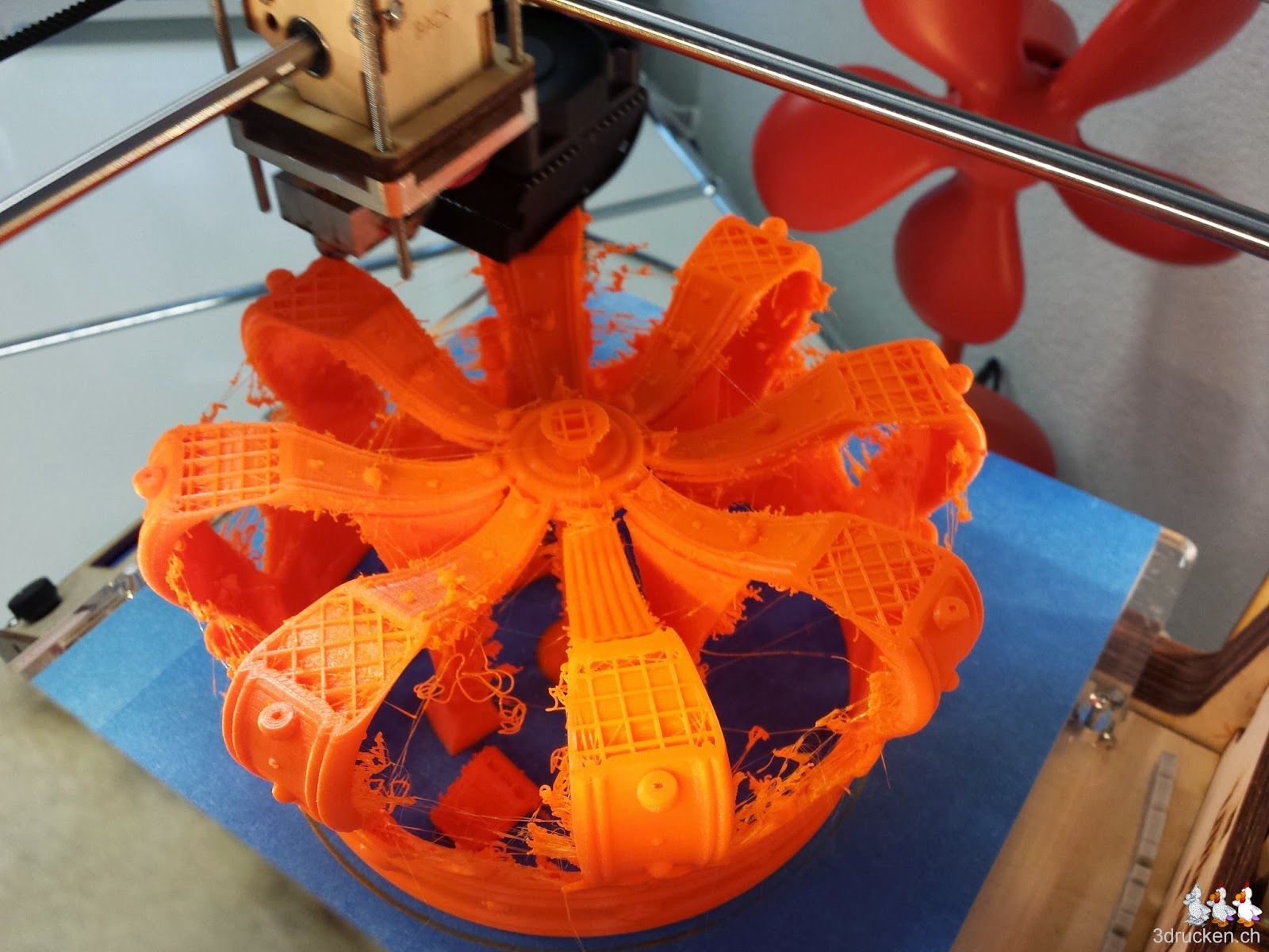 Foto während des Drucks der Krone auf dem Ultimaker Original von oben