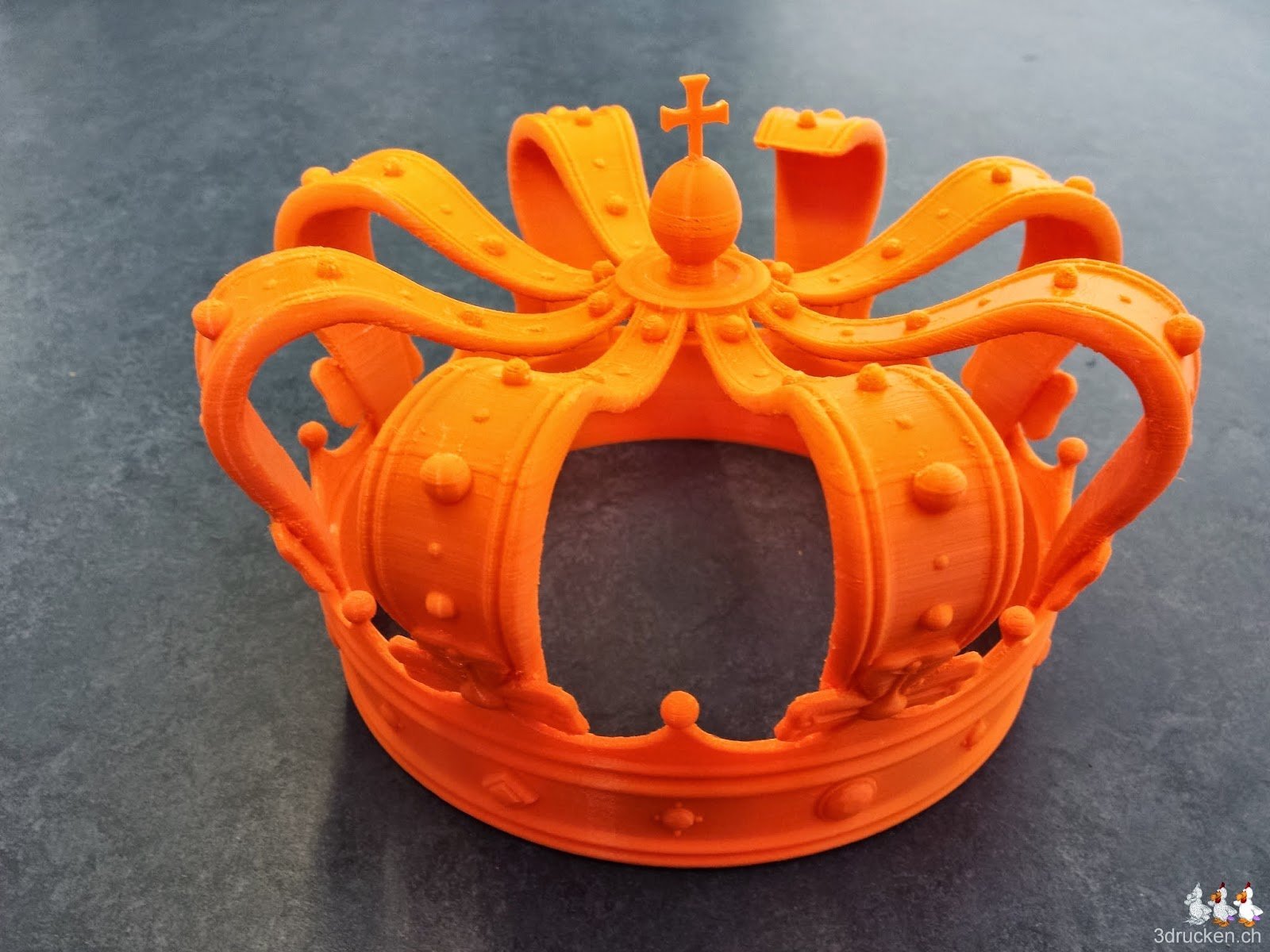 Foto der fertig gedruckten Krone des Königs der Niederlande, der leider ein Zacken fehlt