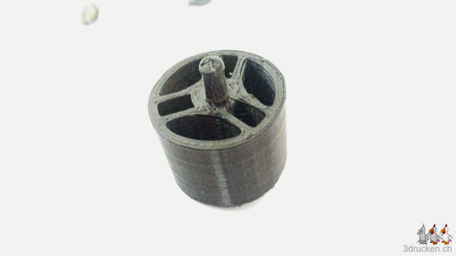 Foto einer von Thingiverse heruntergelandenen, und mit dem Ultimaker Original hergestellten Achse eines Scotchabrollers