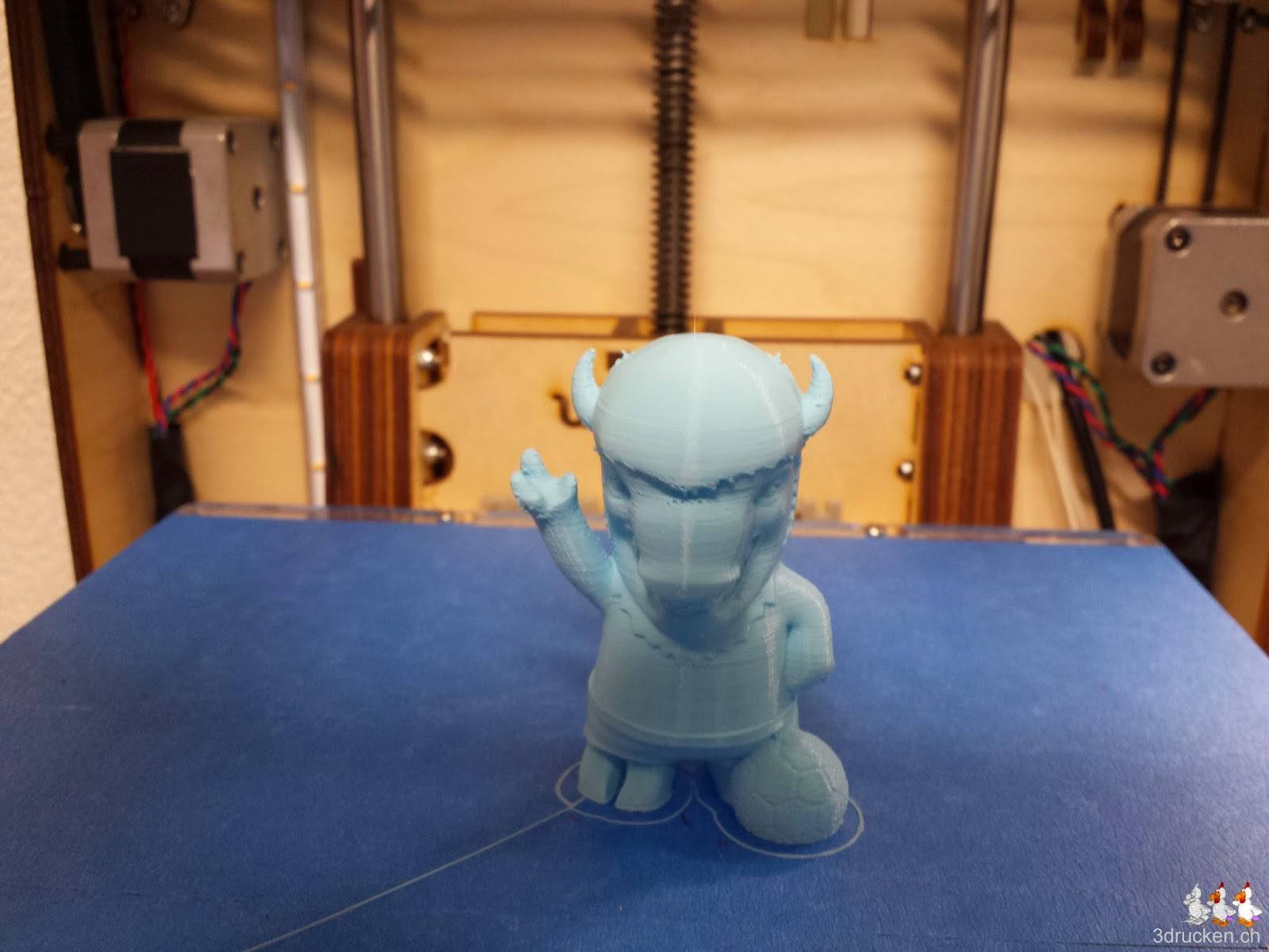 Foto des fertig gedruckten Bisons auf dem Drucktisch des Ultimaker Original