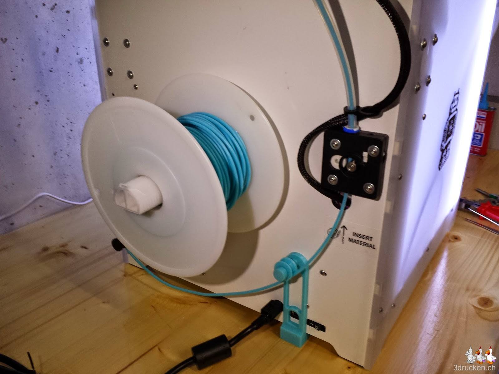 Foto der Rückseite des Ultimaker 2 mit montiertem Ultimaker 2 filament guide