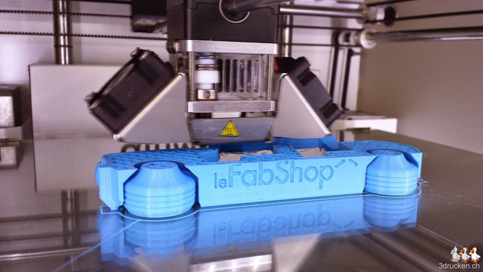 Foto des Spielzeugautos von leFabShop während des Drucks auf dem Ultimaker 2