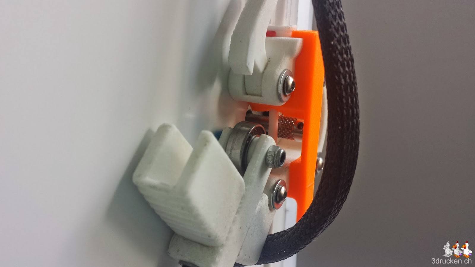 Foto des geöffneten Verschlusses des alternativen Feeders am Ultimaker 2